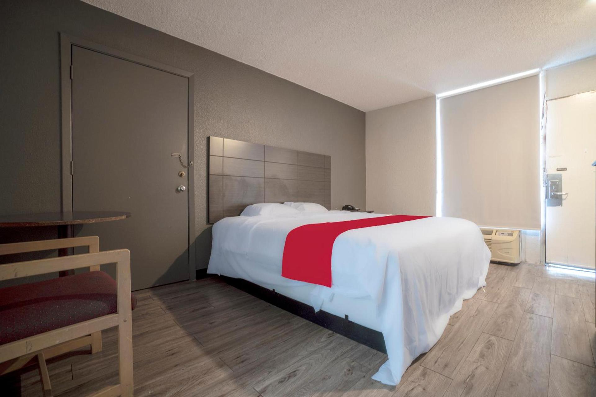 Hotel Comfort Stay by OYO Texarkana East, AR I-30 photo 25