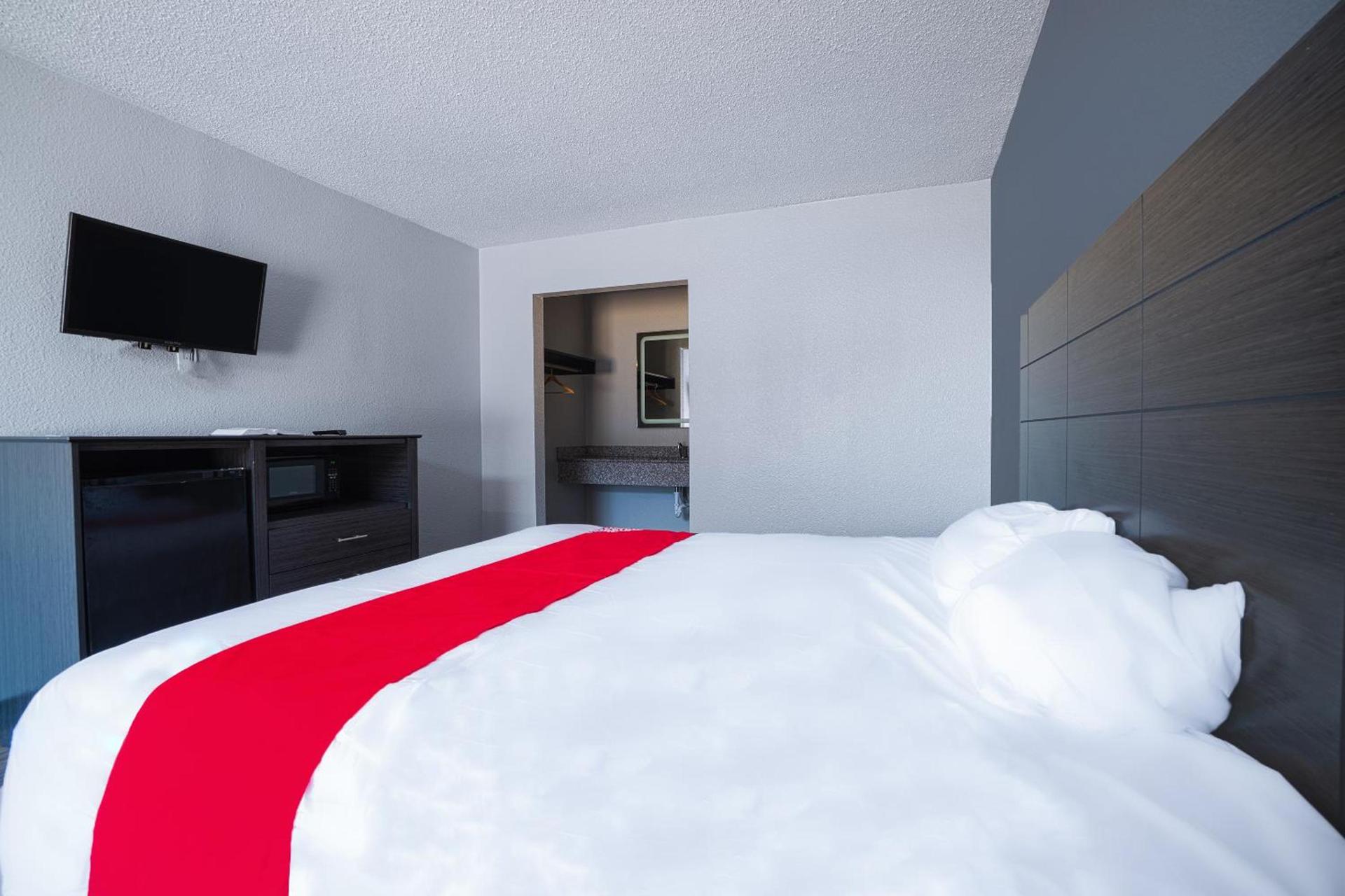 Hotel Comfort Stay by OYO Texarkana East, AR I-30 photo 36