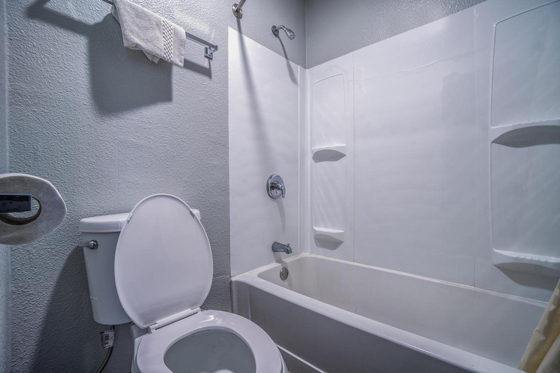 Hotel Comfort Stay by OYO Texarkana East, AR I-30 photo 42