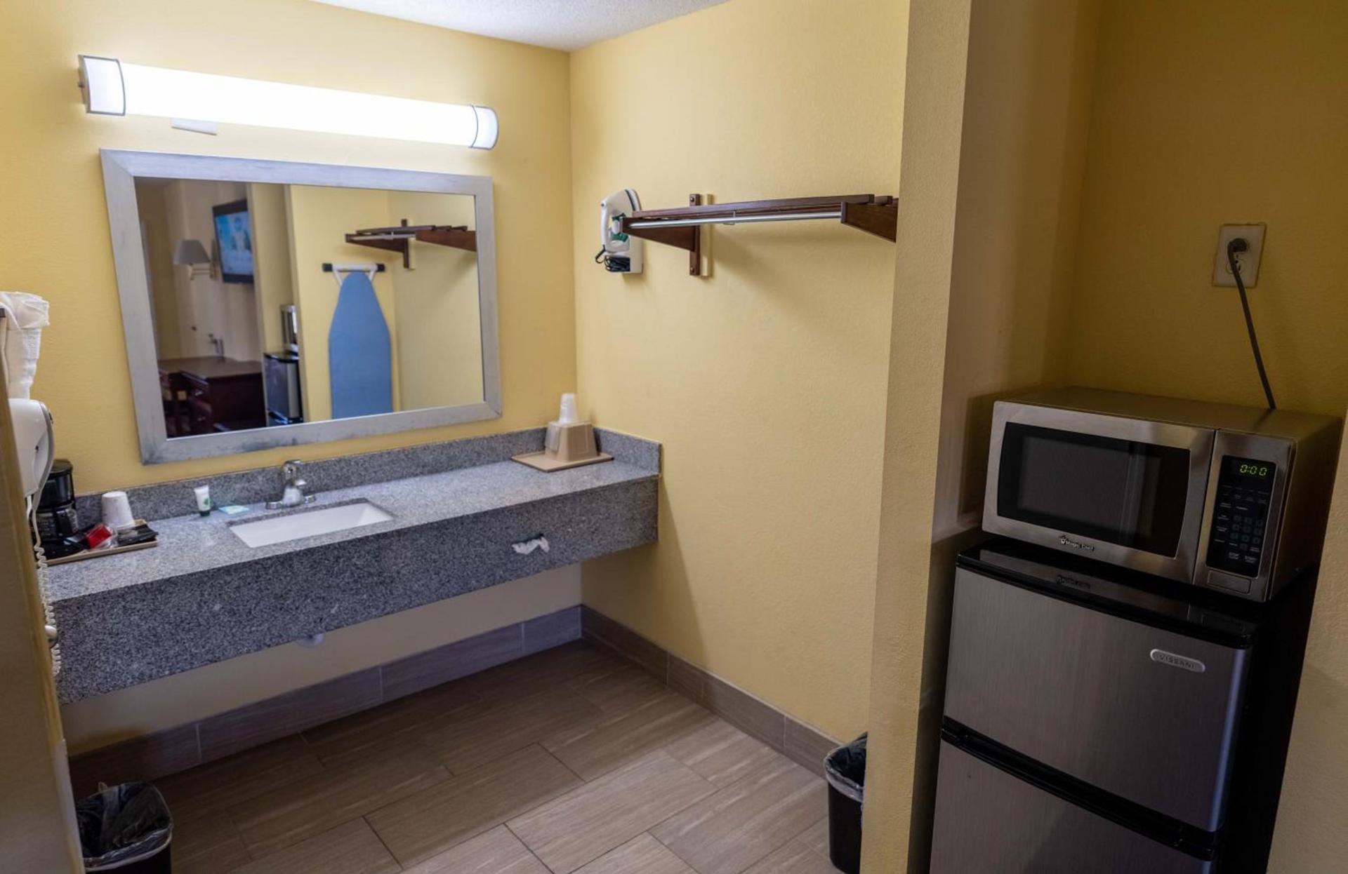 Loyalty Inn Hawkinsville photo 32