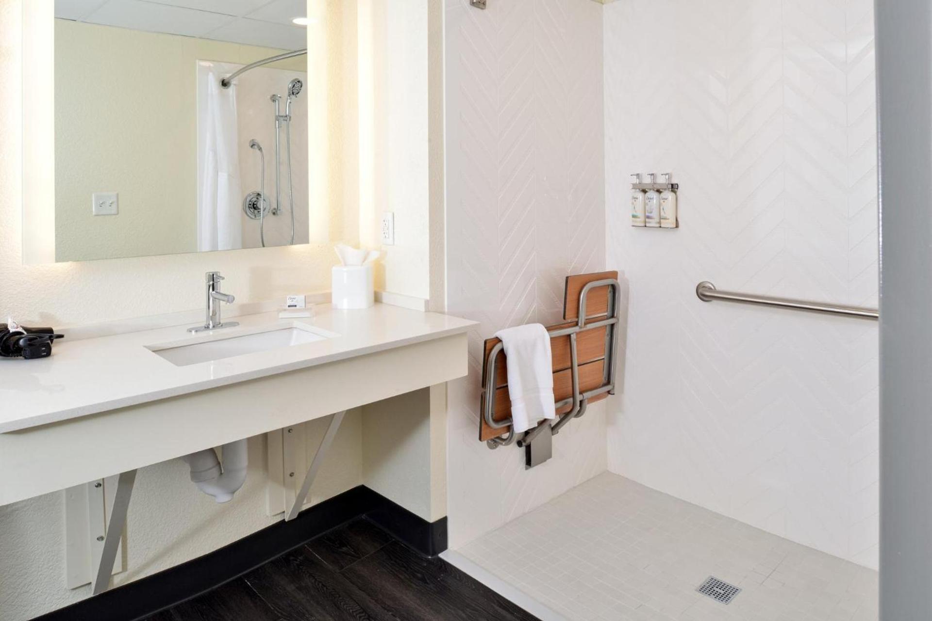 Holiday Inn Hotel & Suites Overland Park-Convention Center by IHG photo 63