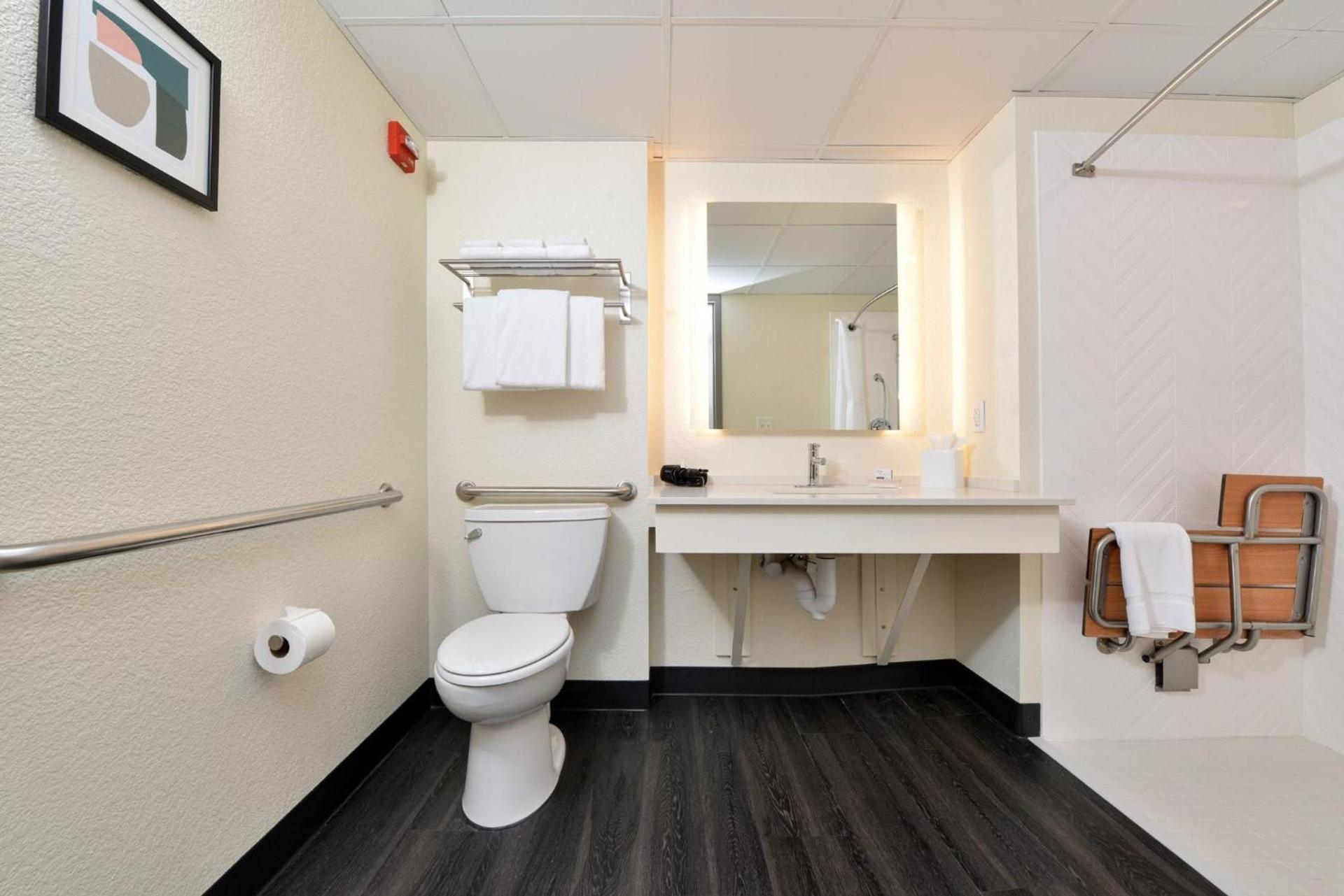 Holiday Inn Hotel & Suites Overland Park-Convention Center by IHG photo 58