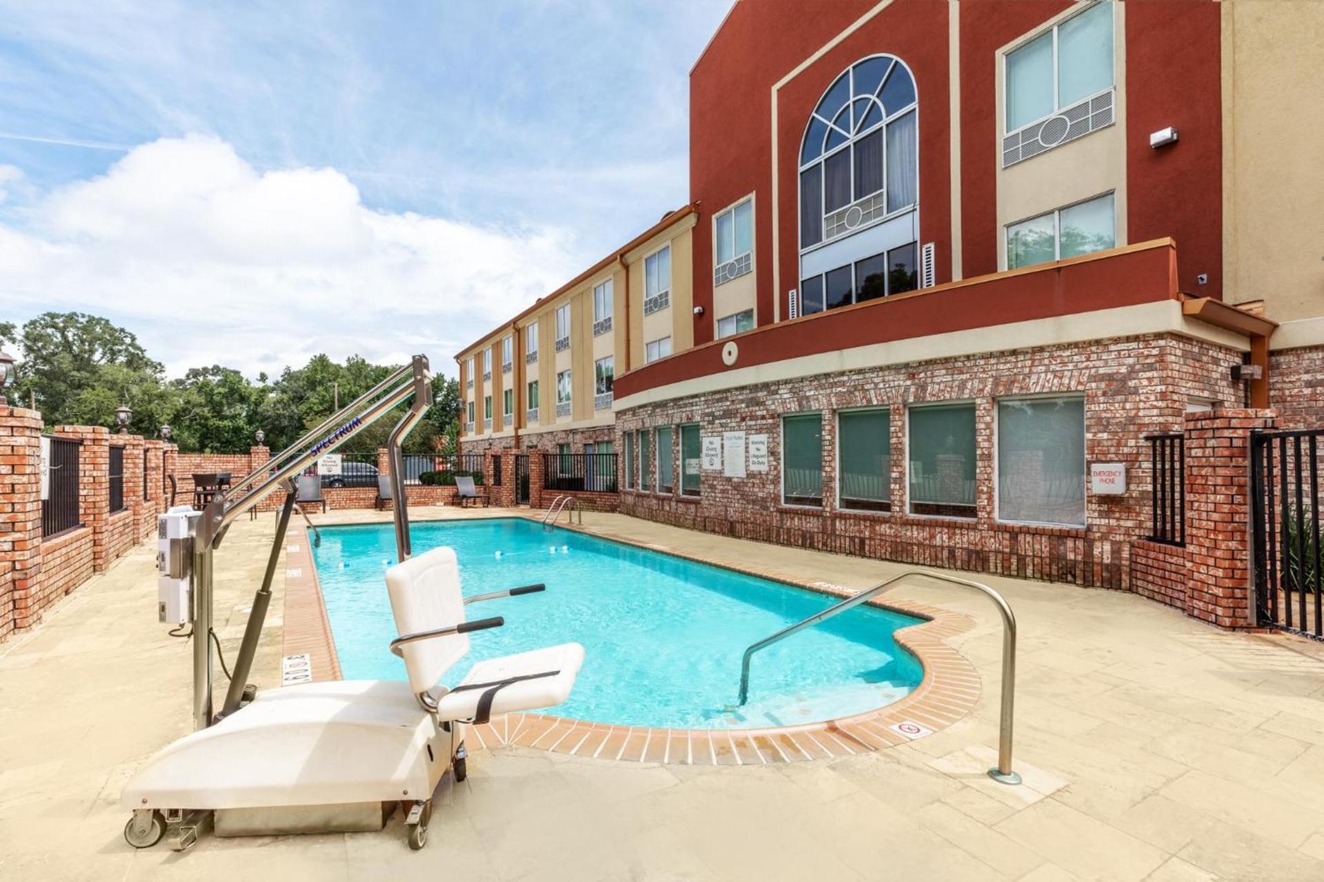 Holiday Inn Express & Suites Lafayette South by IHG photo 28