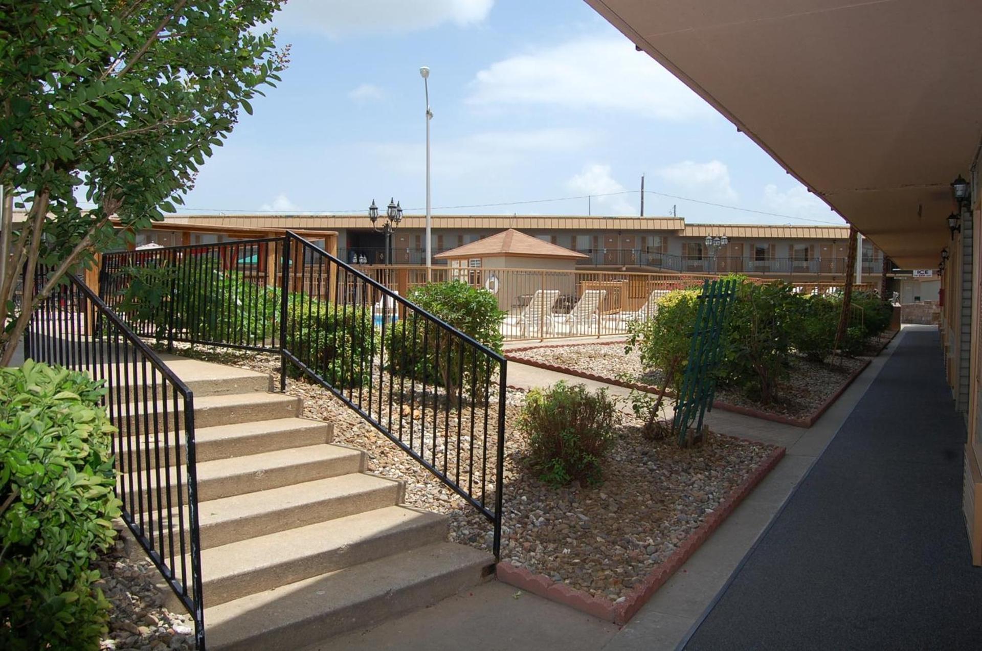 Executive Inn, Springdale photo 34