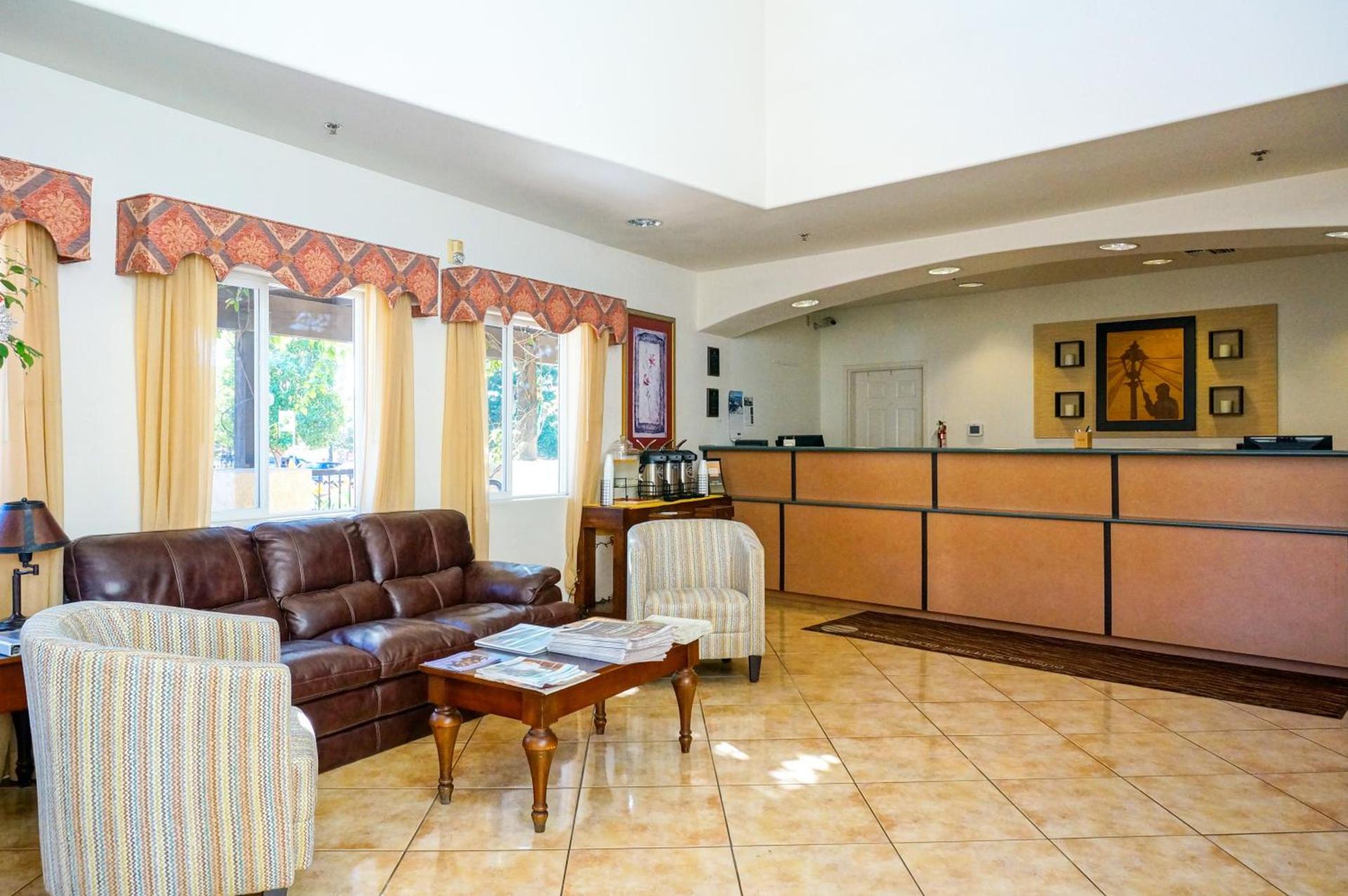 Lamplighter Inn & Suites photo 18