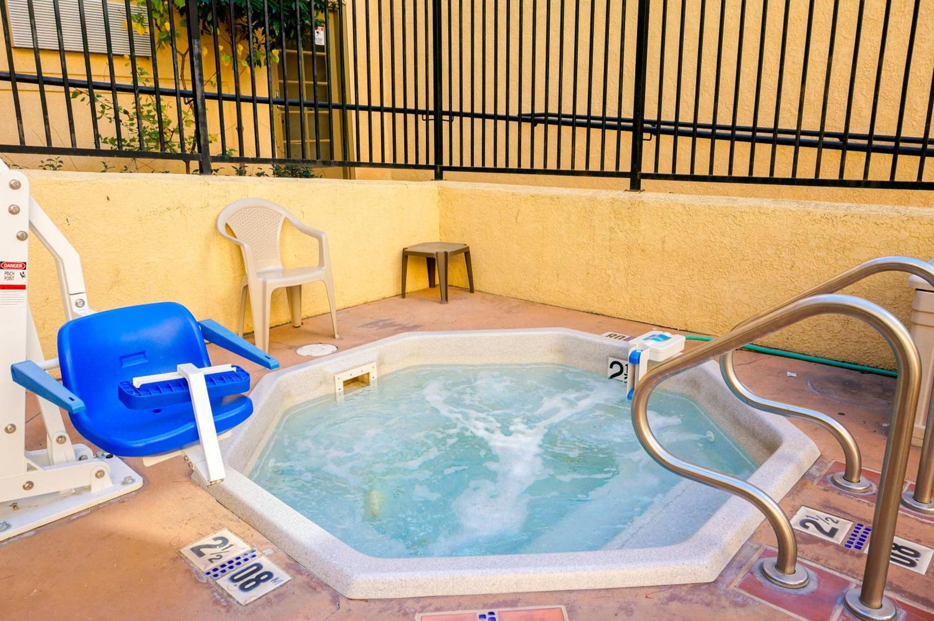 Lamplighter Inn & Suites photo 20