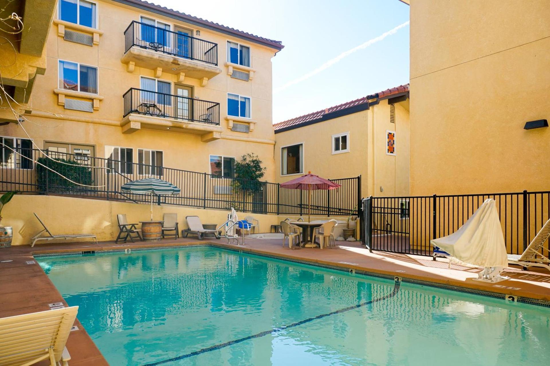 Lamplighter Inn & Suites photo 9