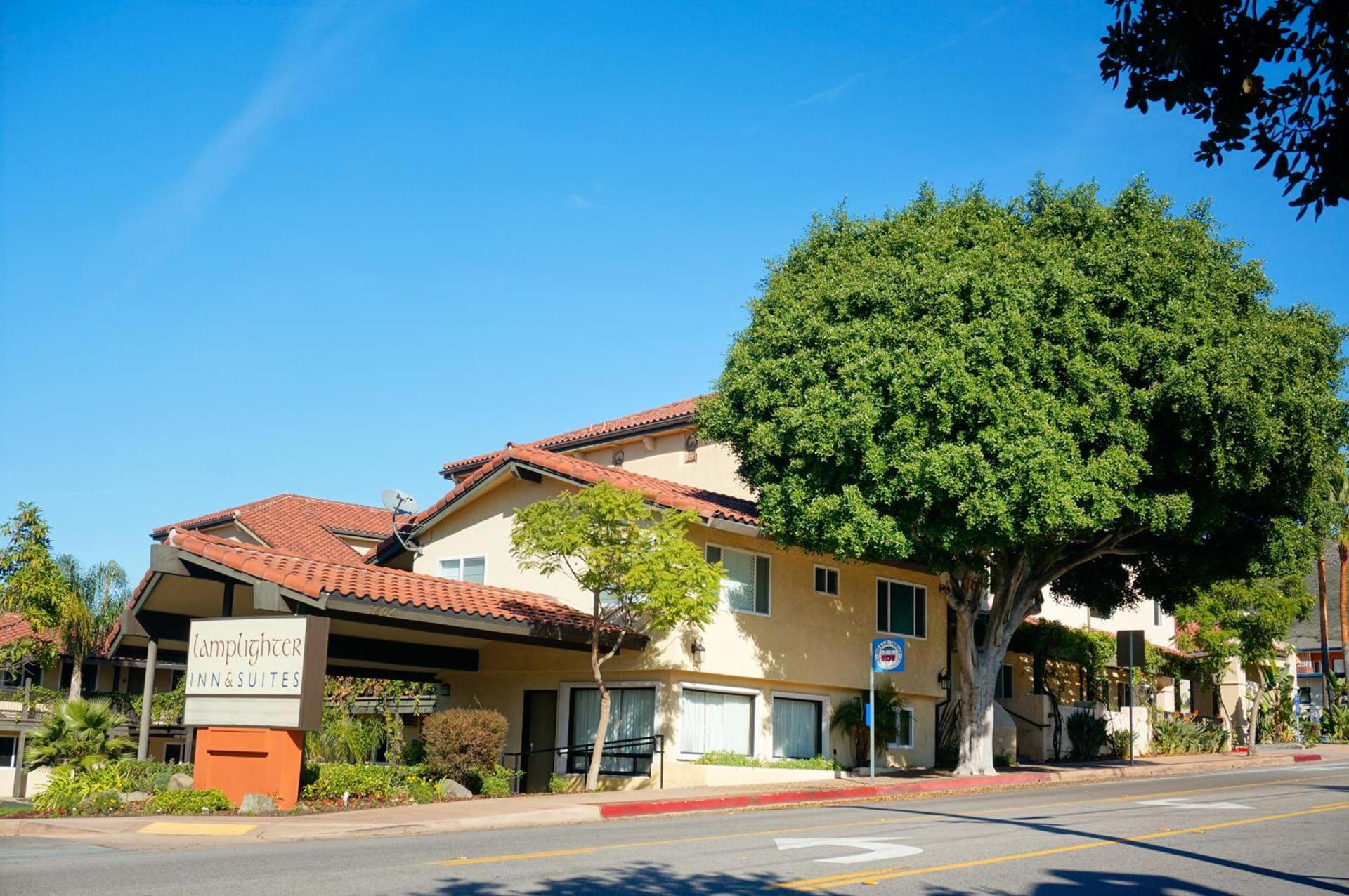 Lamplighter Inn & Suites photo 1
