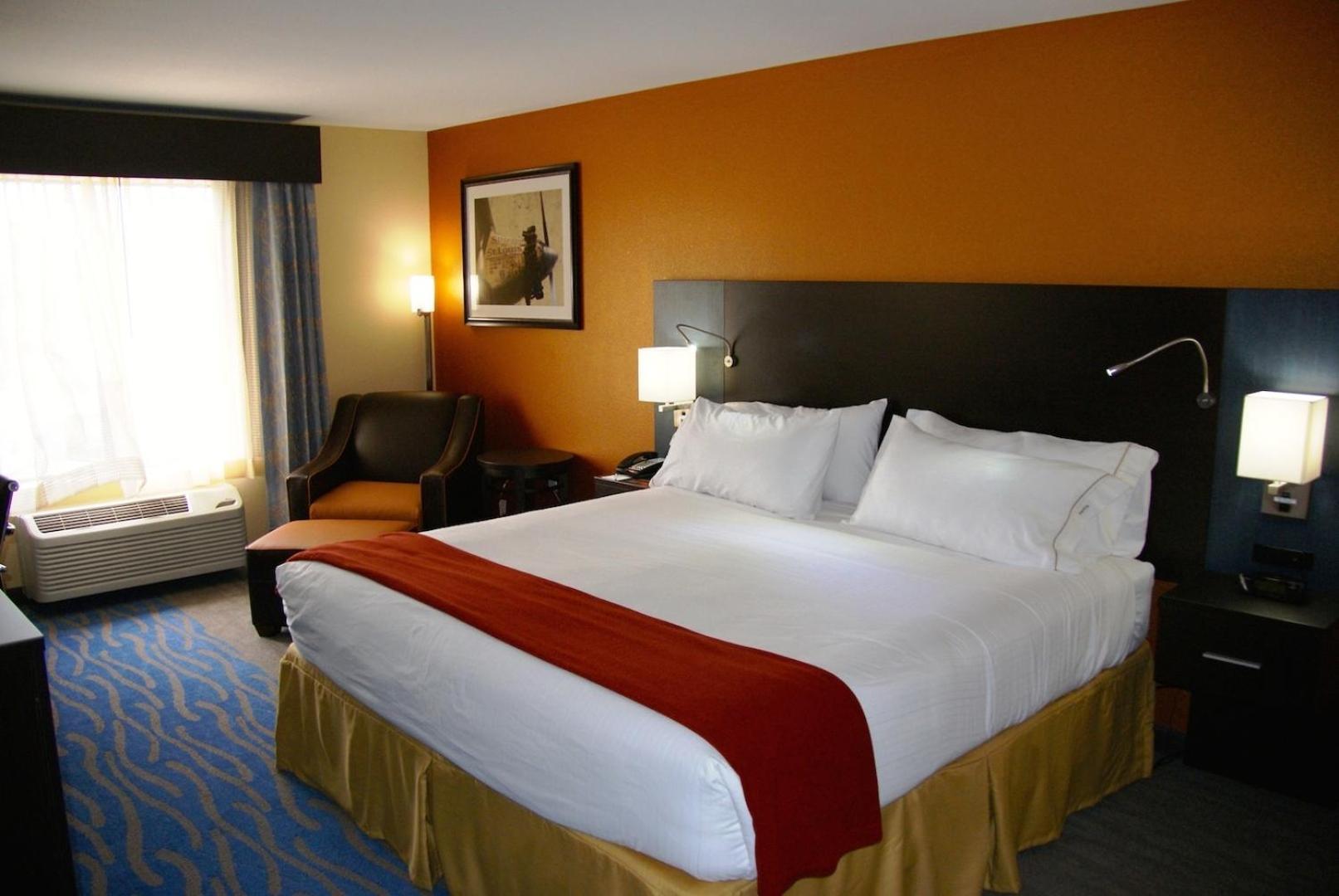 Holiday Inn Express & Suites St Louis Airport by IHG photo 3