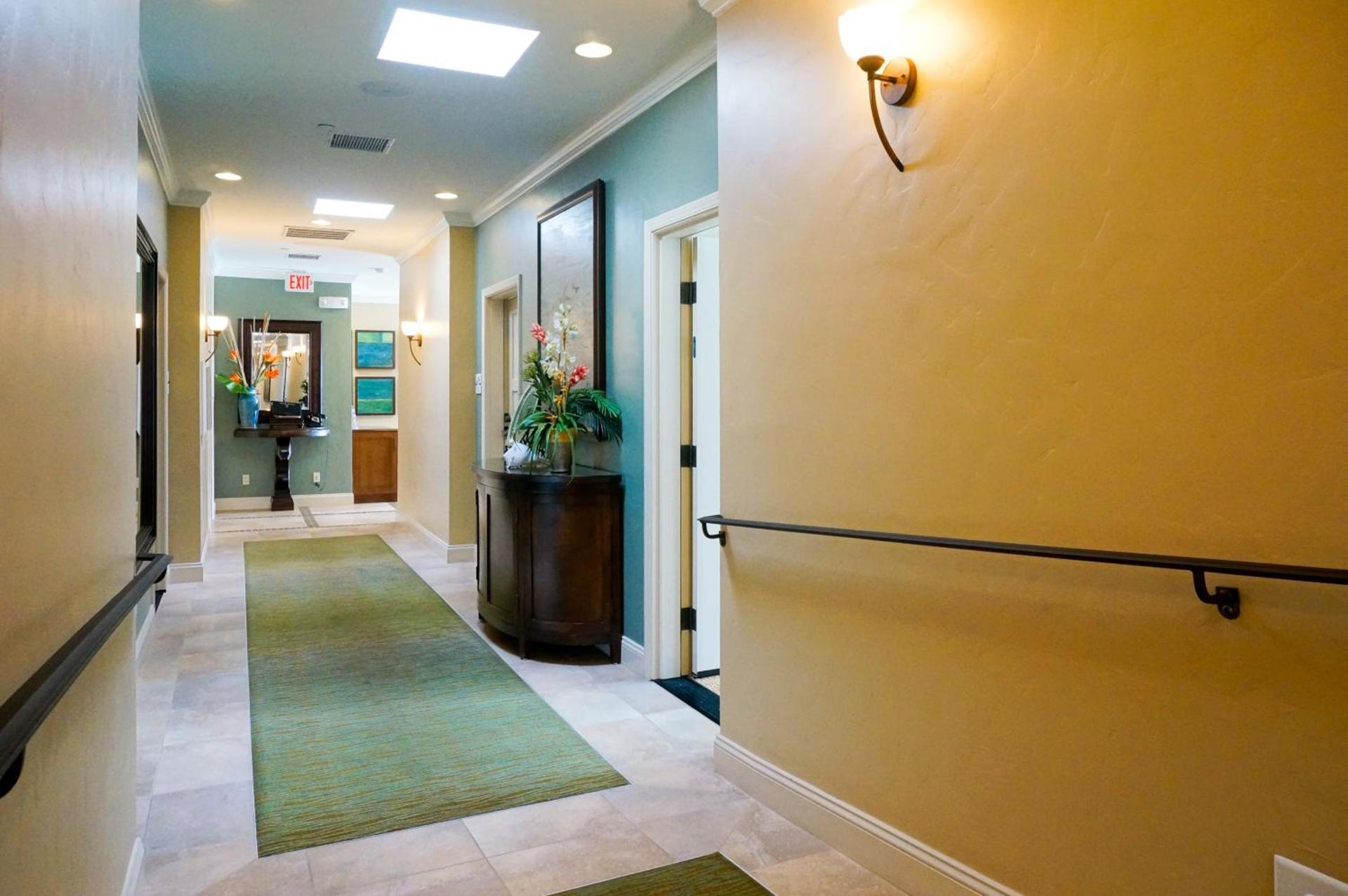 Blue Dolphin Inn photo 3
