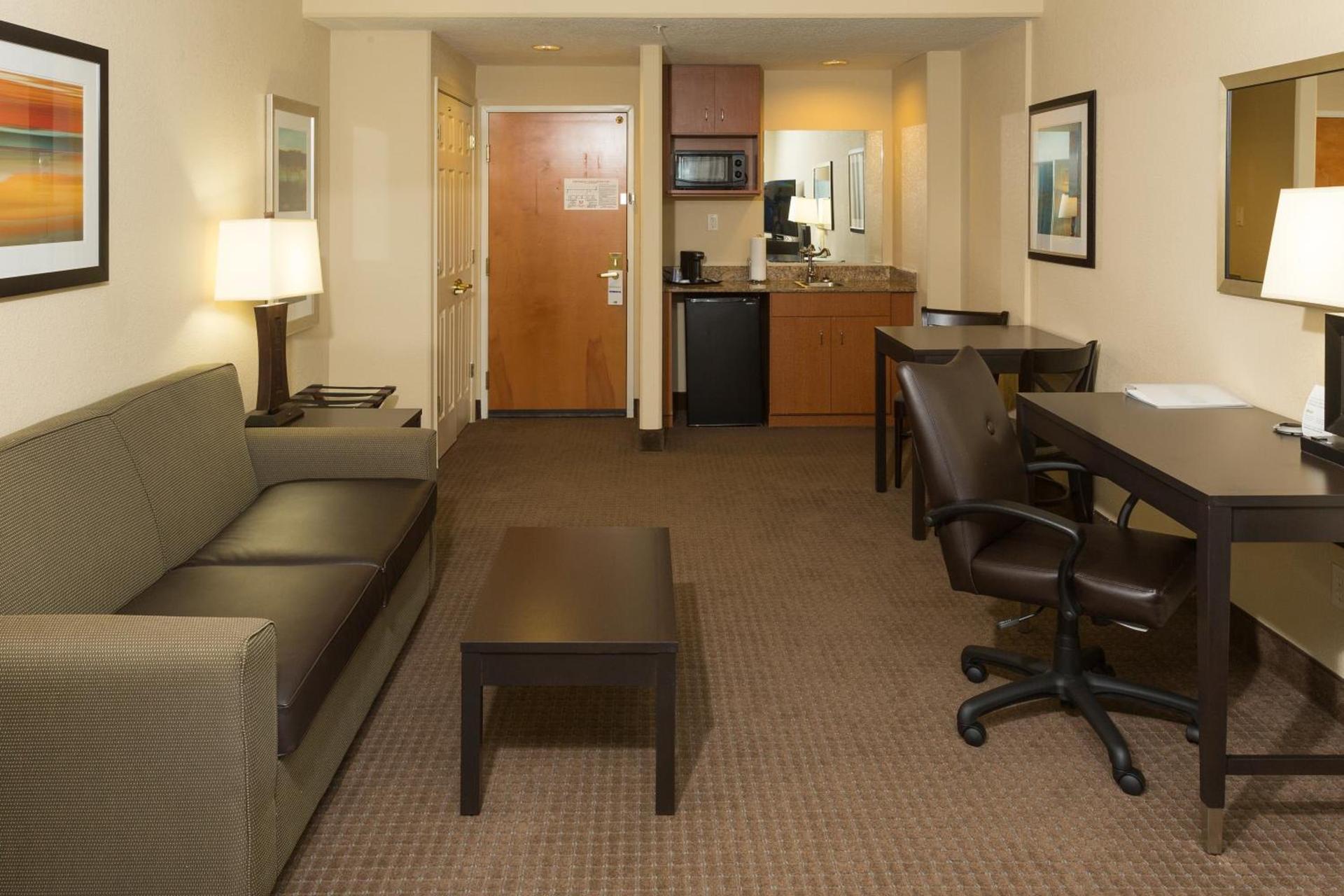 Holiday Inn Express Hotel & Suites Jacksonville Airport by IHG photo 3