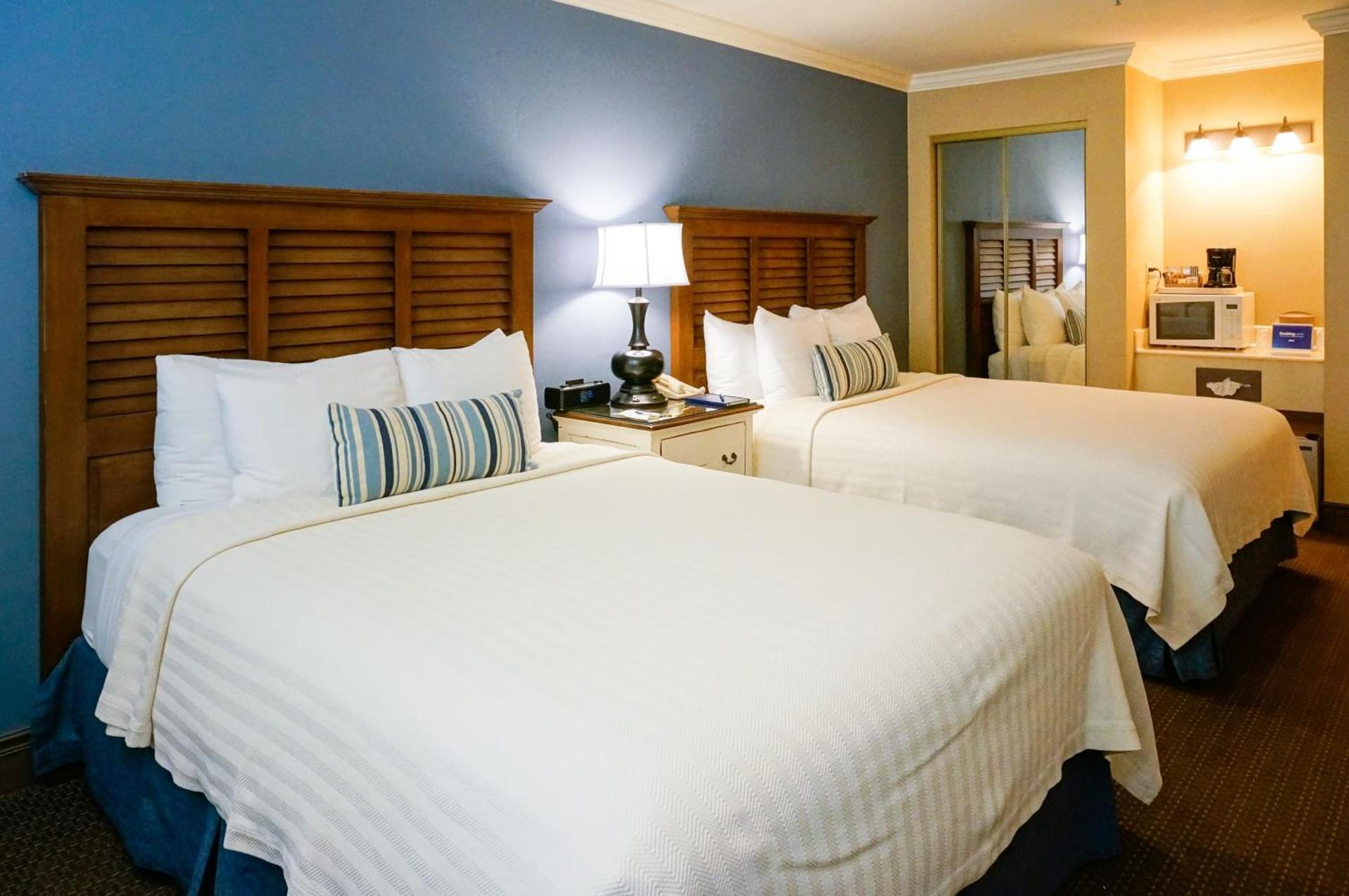 Sand Pebbles Inn photo 7