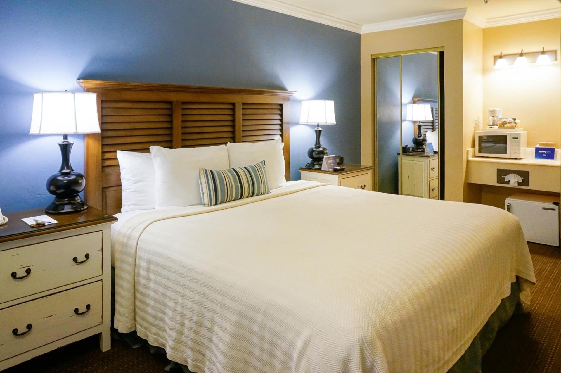 Sand Pebbles Inn photo 29