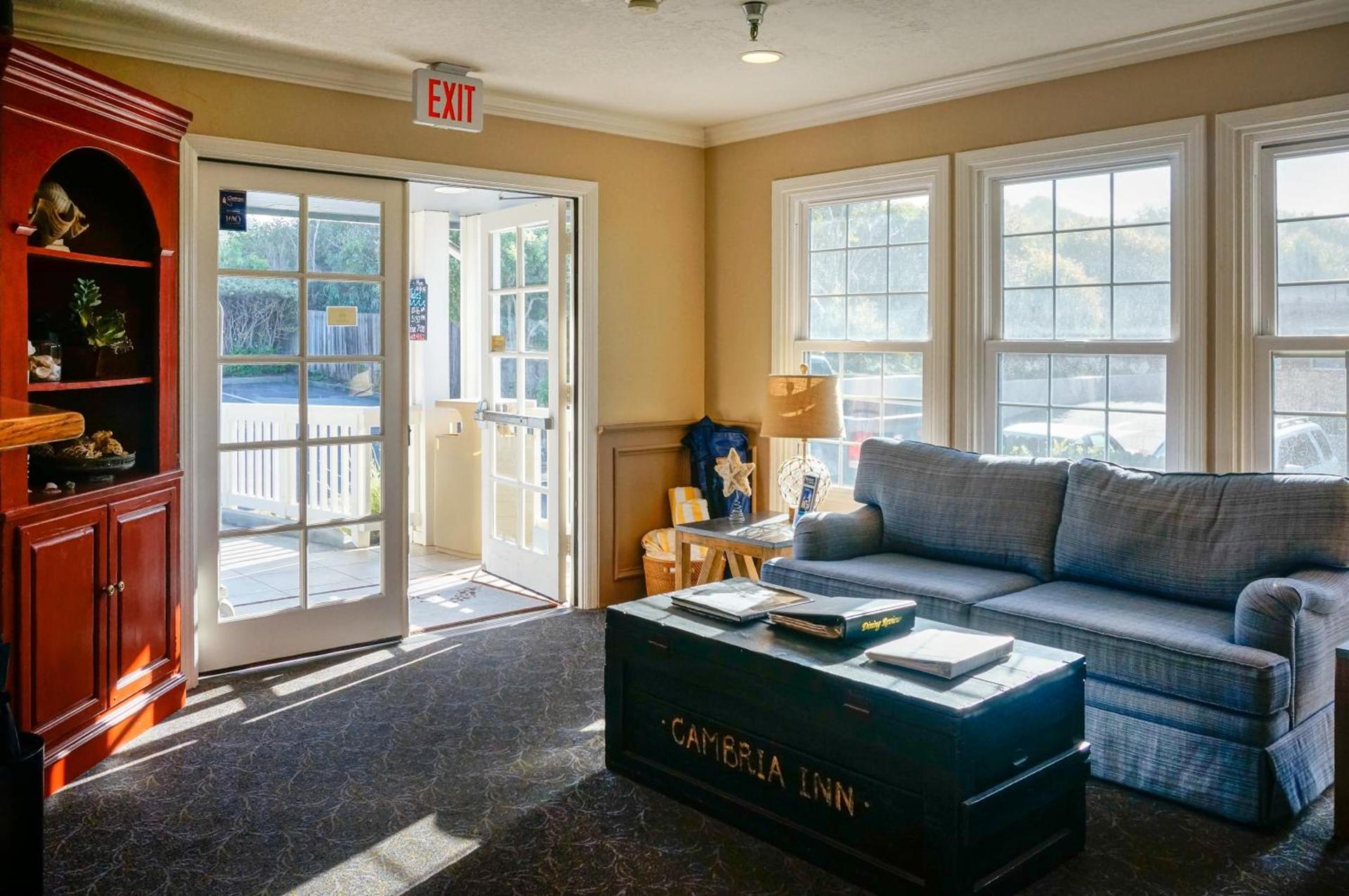 Sand Pebbles Inn photo 9