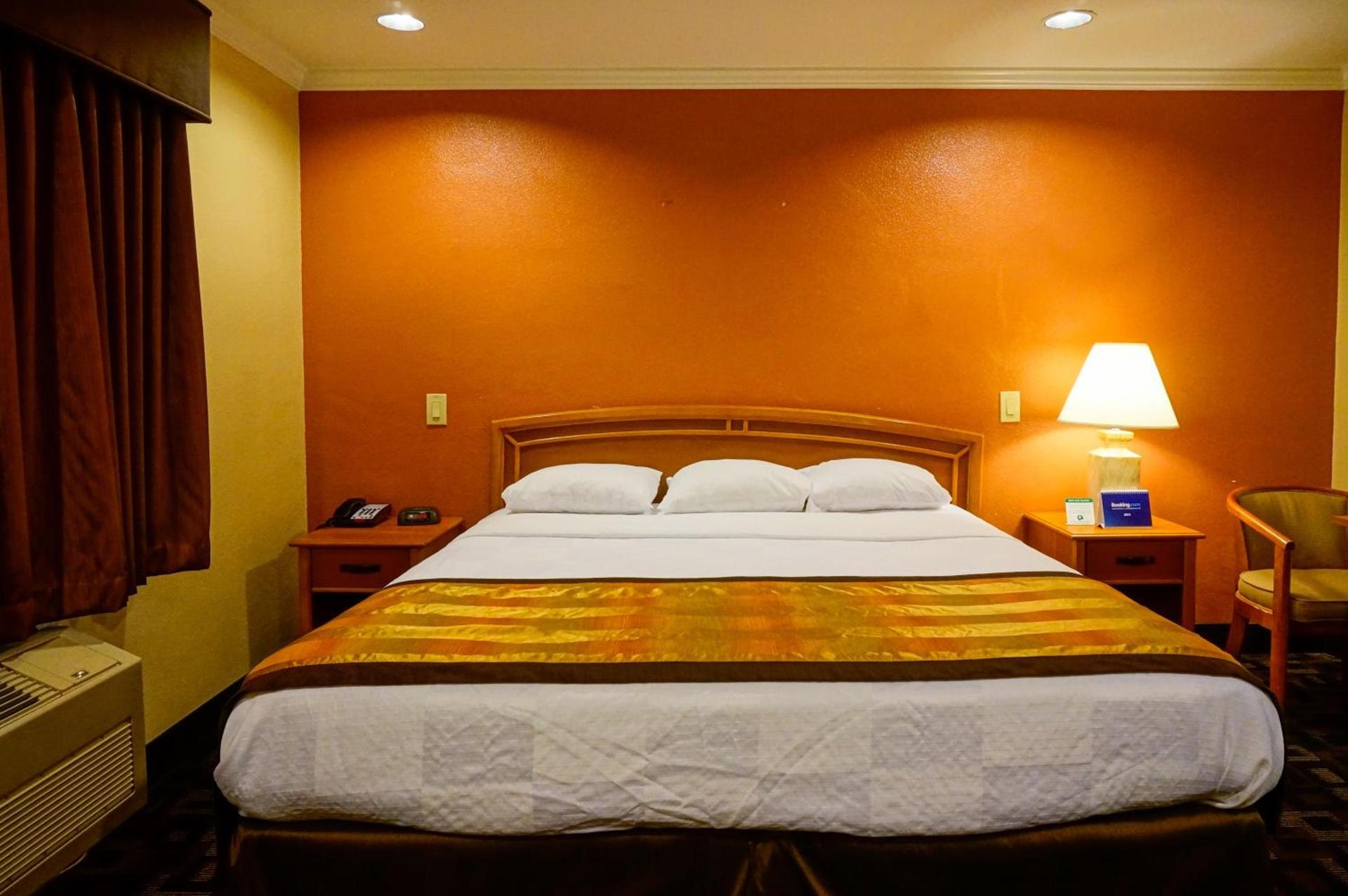 Hotel Parmani Near Stanford University photo 8