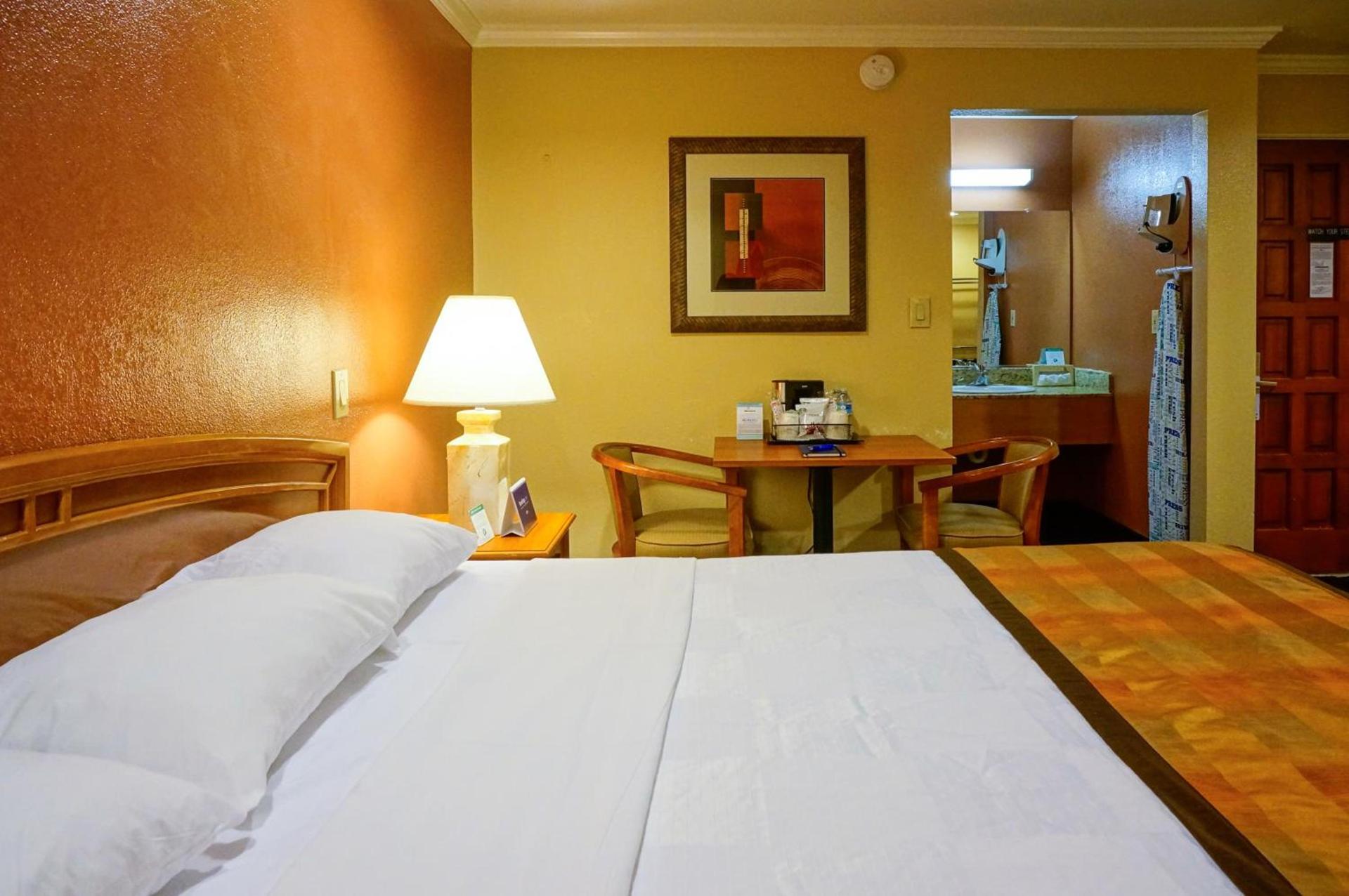 Hotel Parmani Near Stanford University photo 10