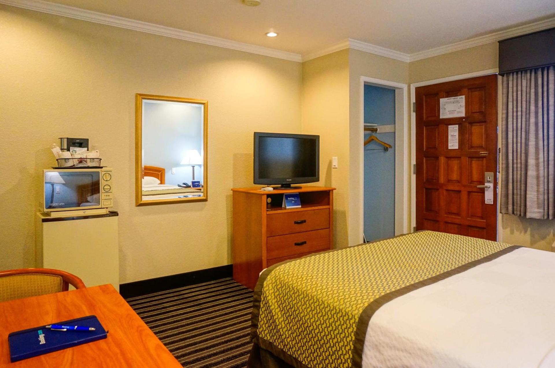 Hotel Parmani Near Stanford University photo 12