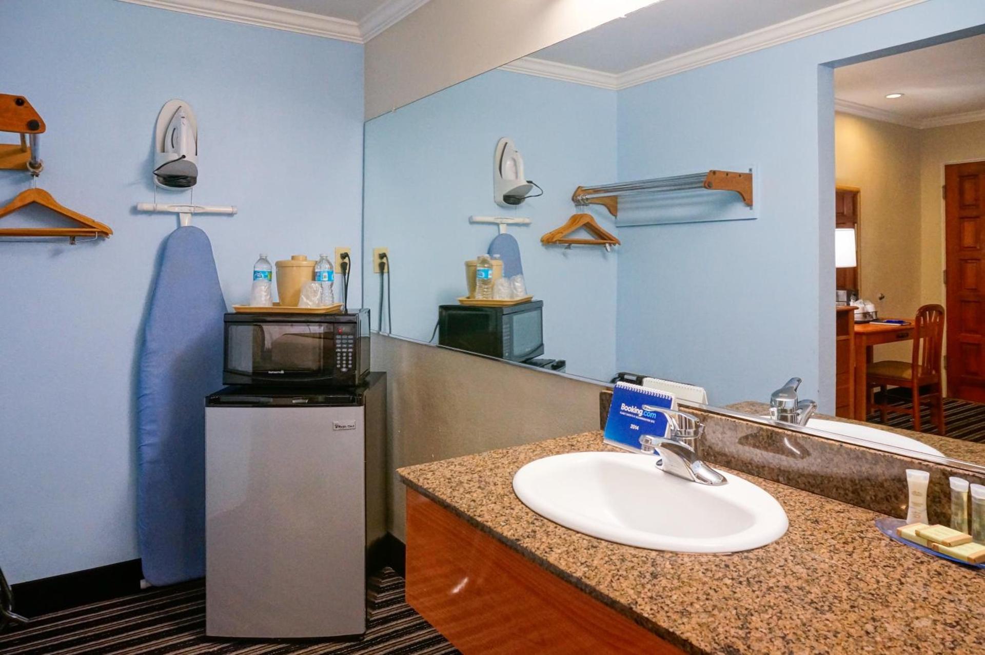 Hotel Parmani Near Stanford University photo 17