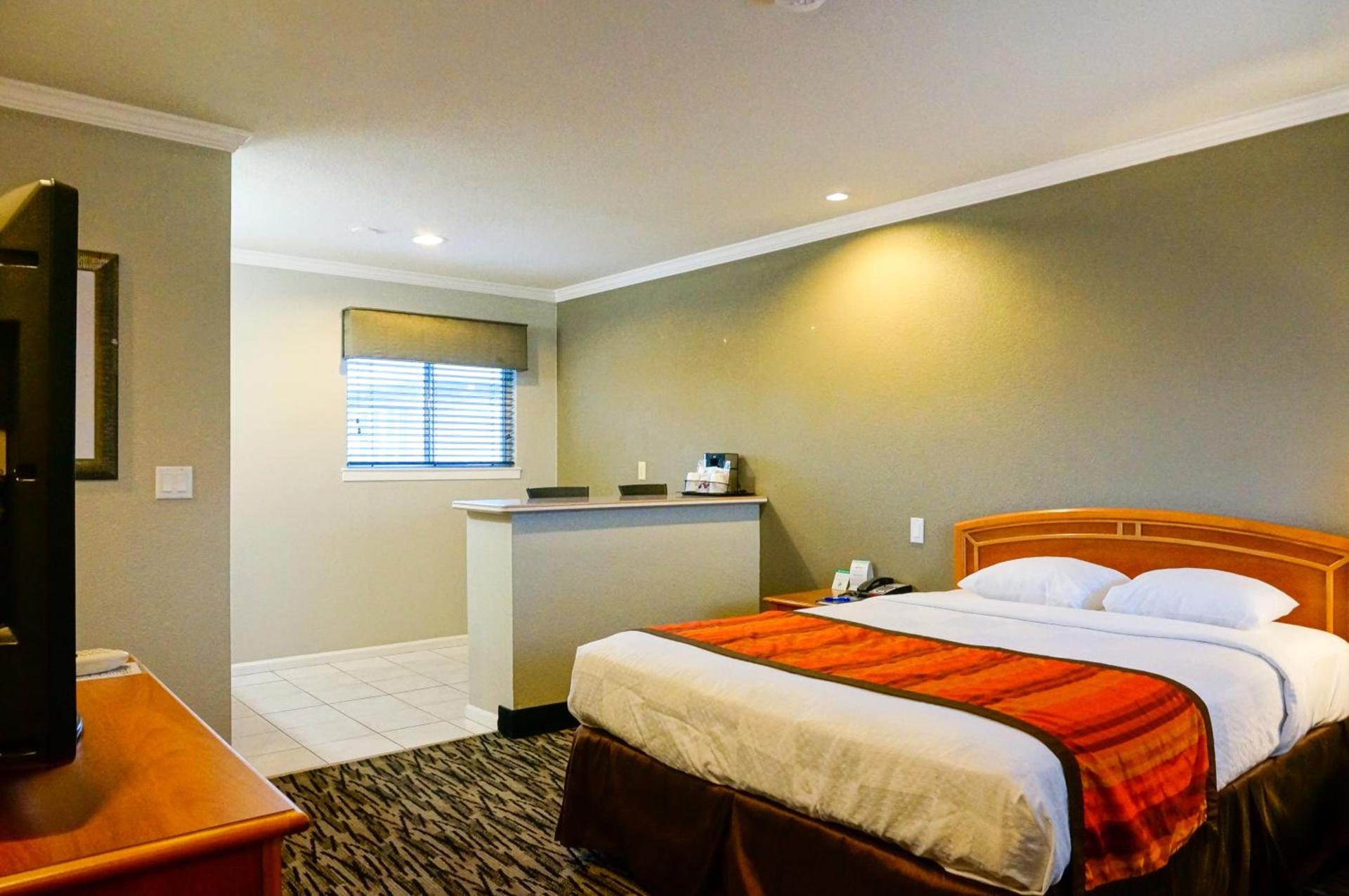 Hotel Parmani Near Stanford University photo 4