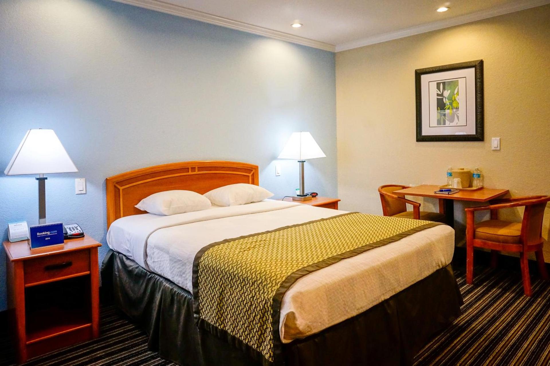 Hotel Parmani Near Stanford University photo 20