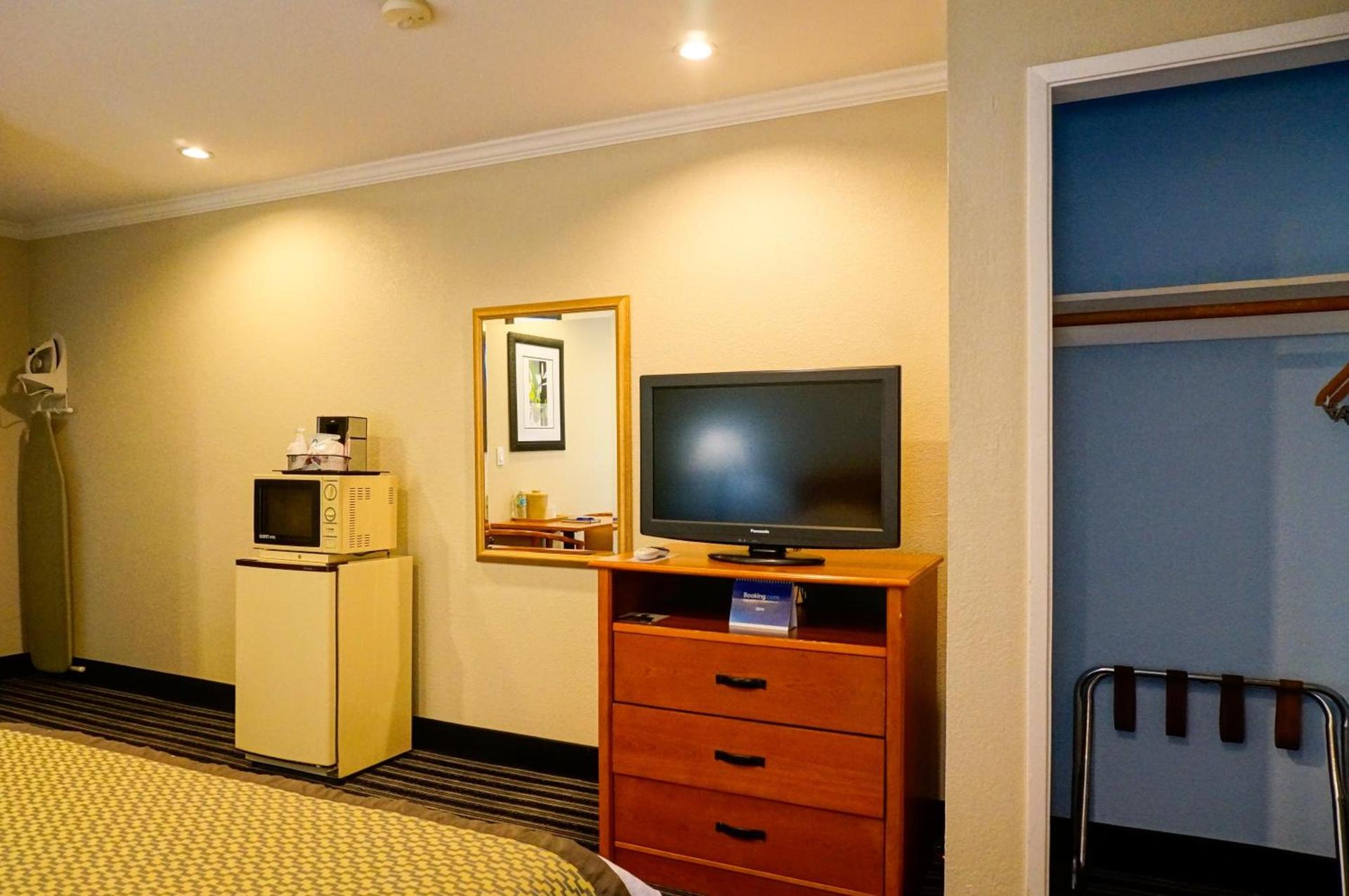 Hotel Parmani Near Stanford University photo 22