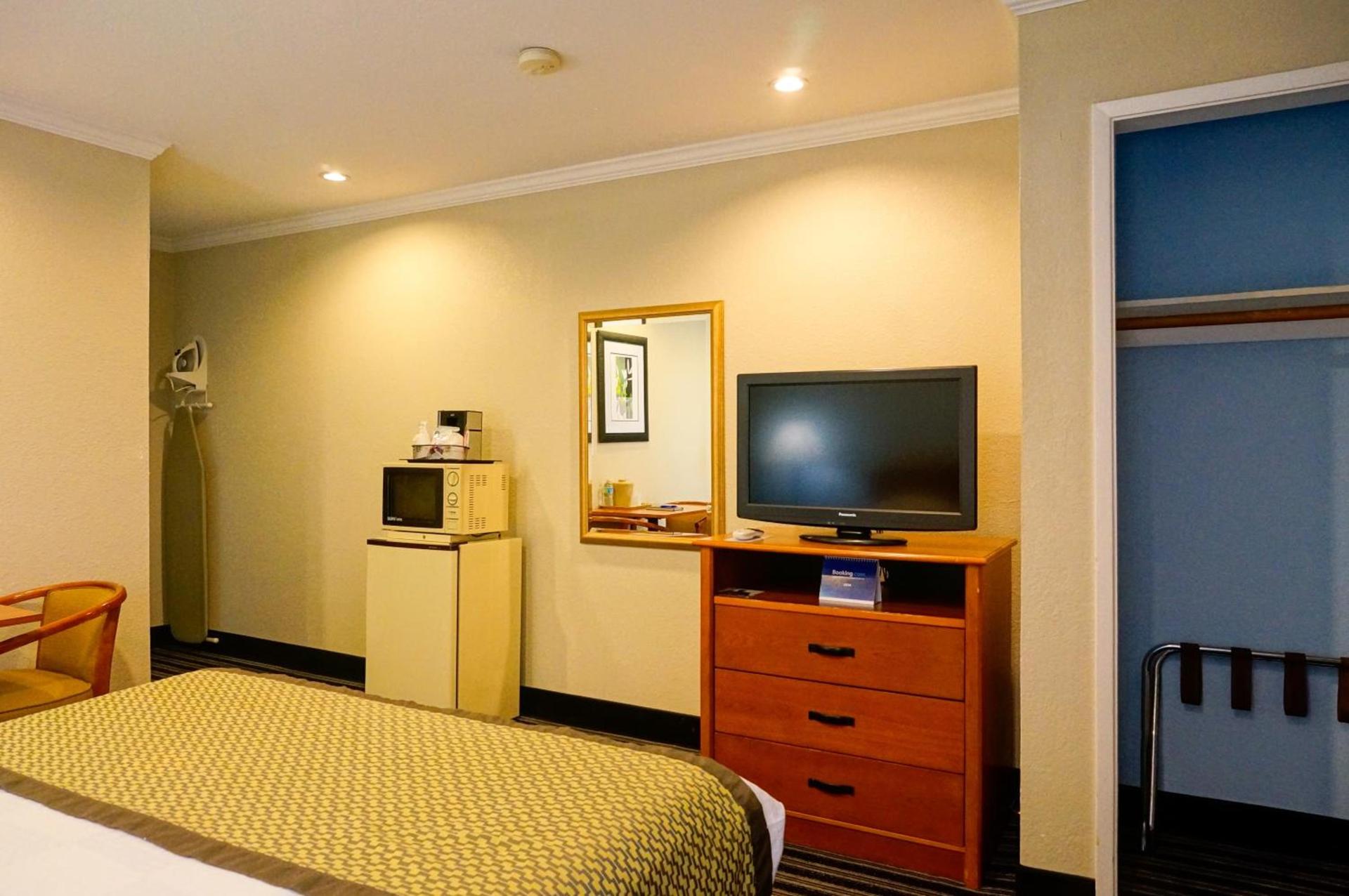 Hotel Parmani Near Stanford University photo 23