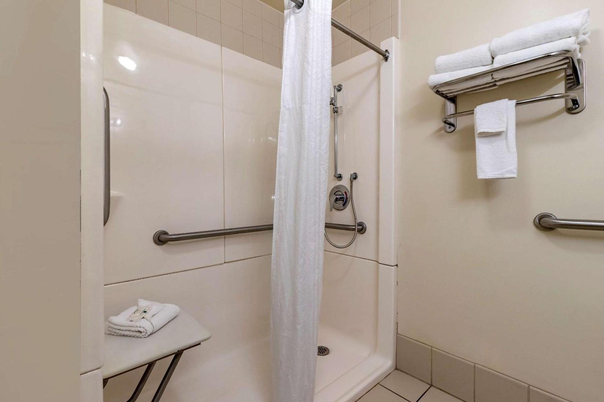 Quality Inn At Town Center photo 10