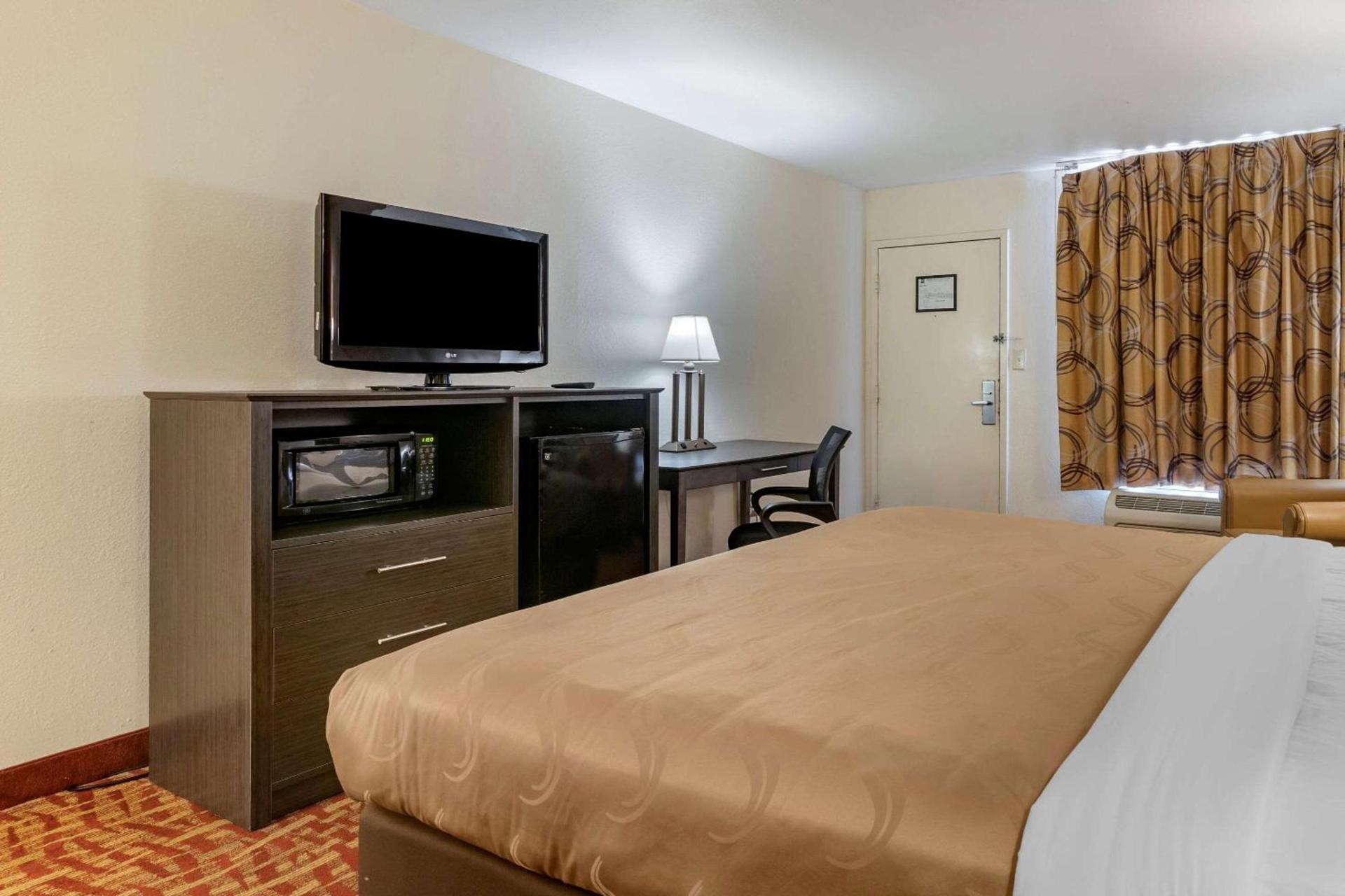 Quality Inn At Town Center photo 12