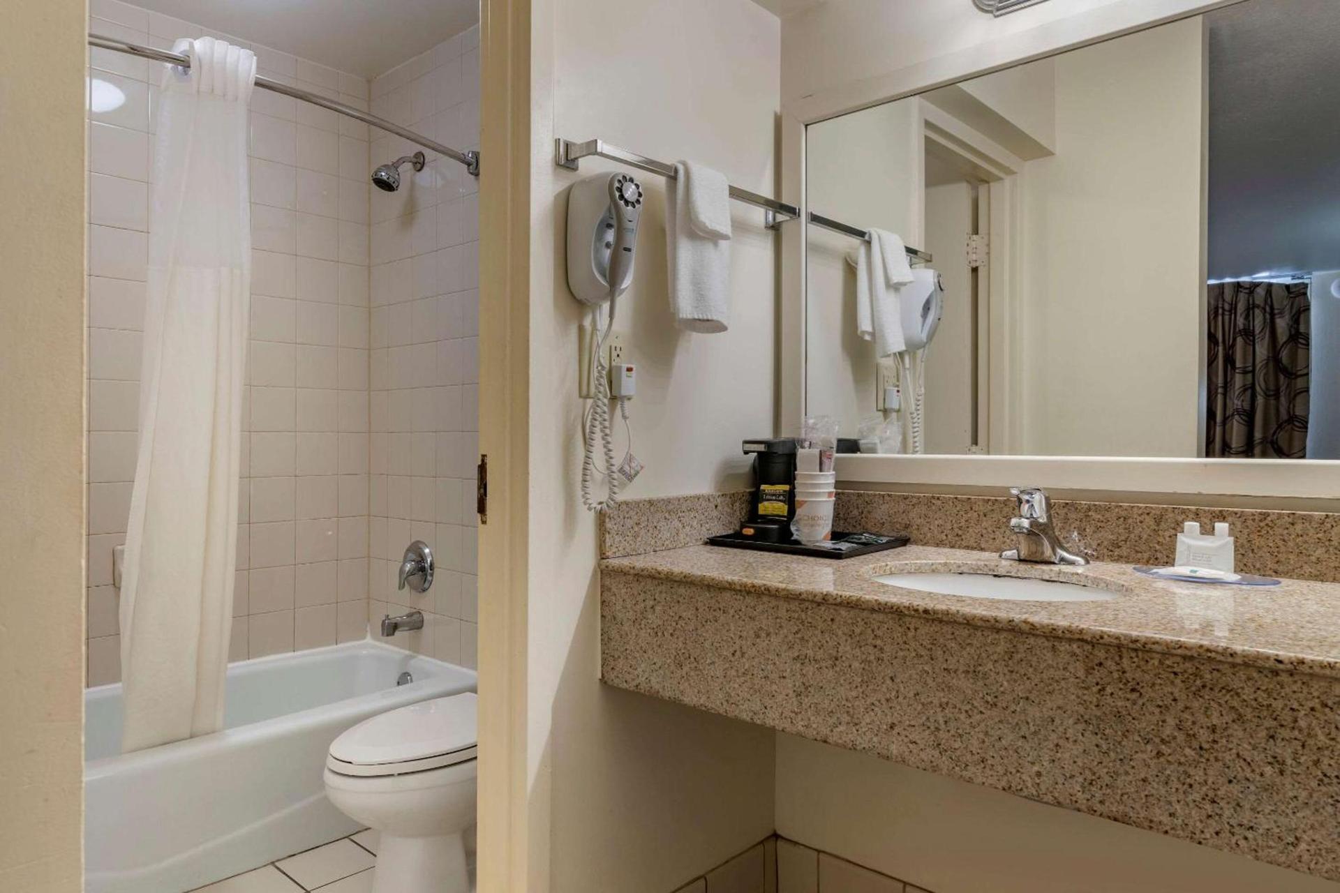 Quality Inn At Town Center photo 14