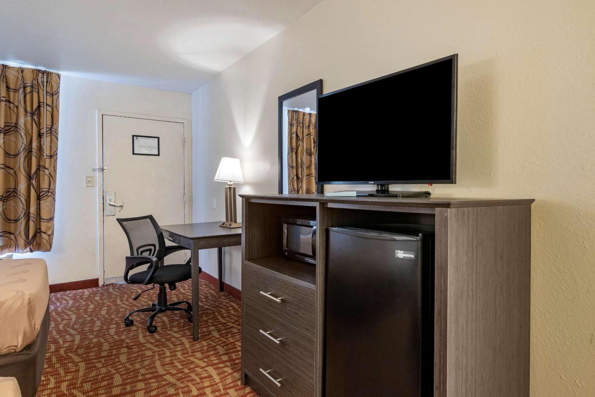 Quality Inn At Town Center photo 16