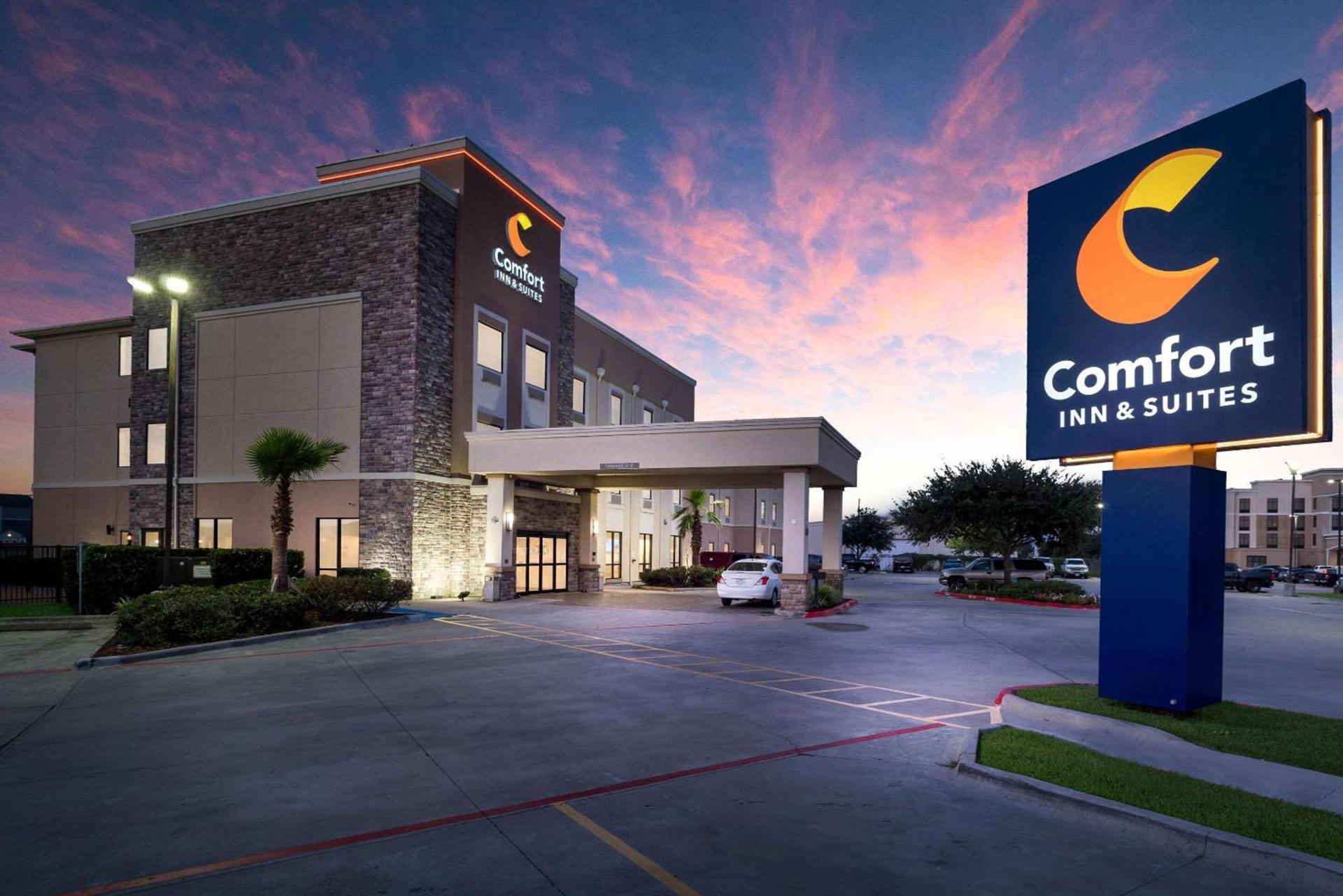 Comfort Inn & Suites Victoria North photo 12
