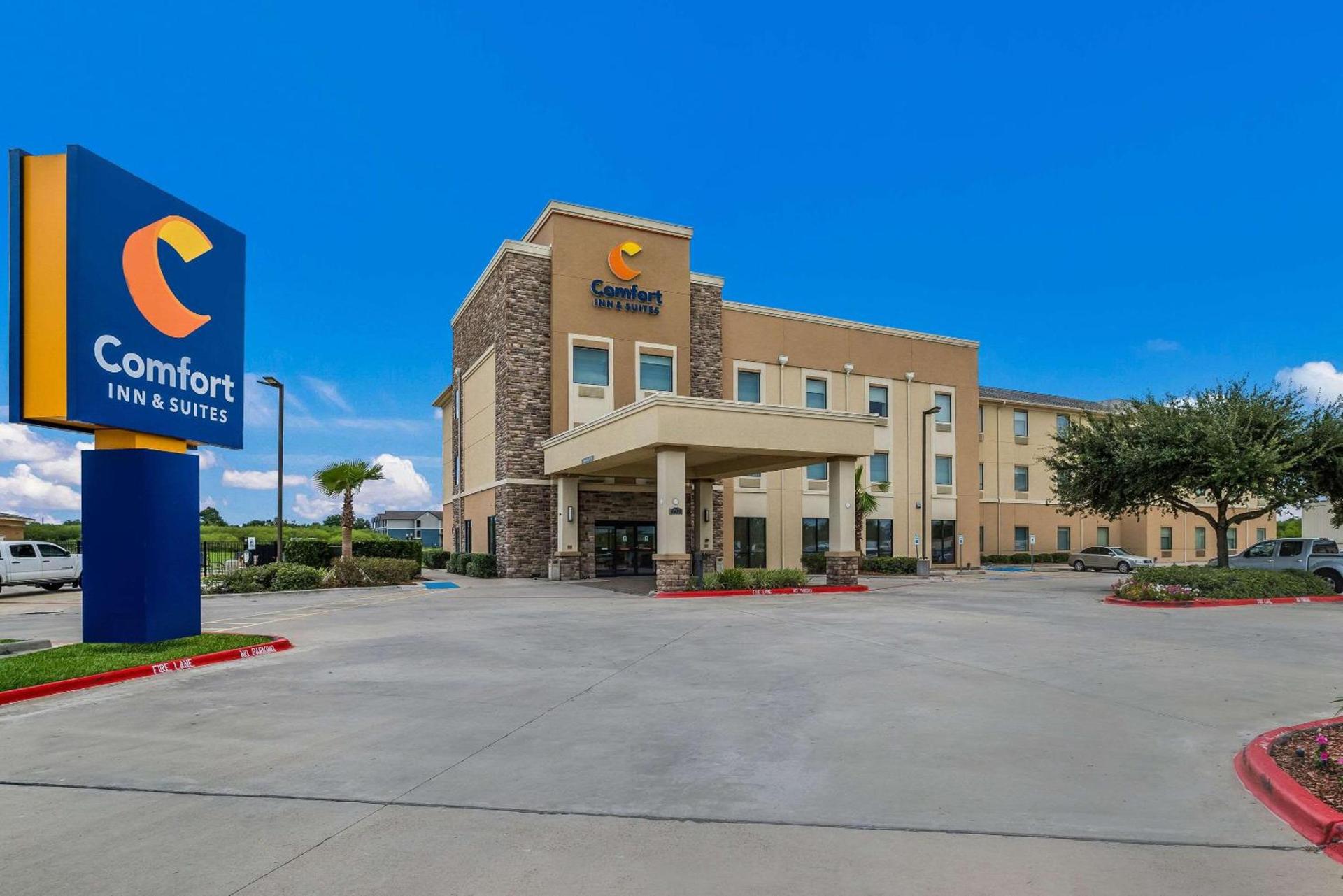 Comfort Inn & Suites Victoria North — hotel in Victoria