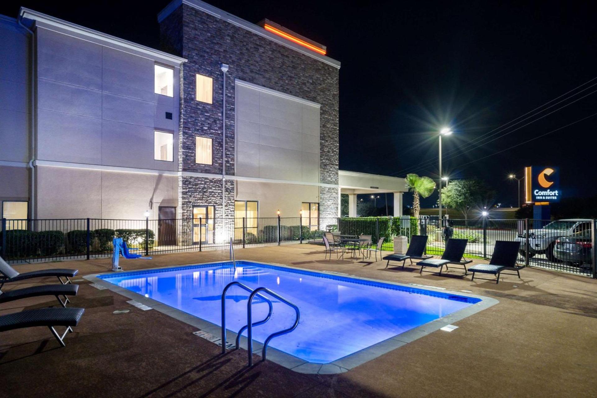 Comfort Inn & Suites Victoria North photo 9