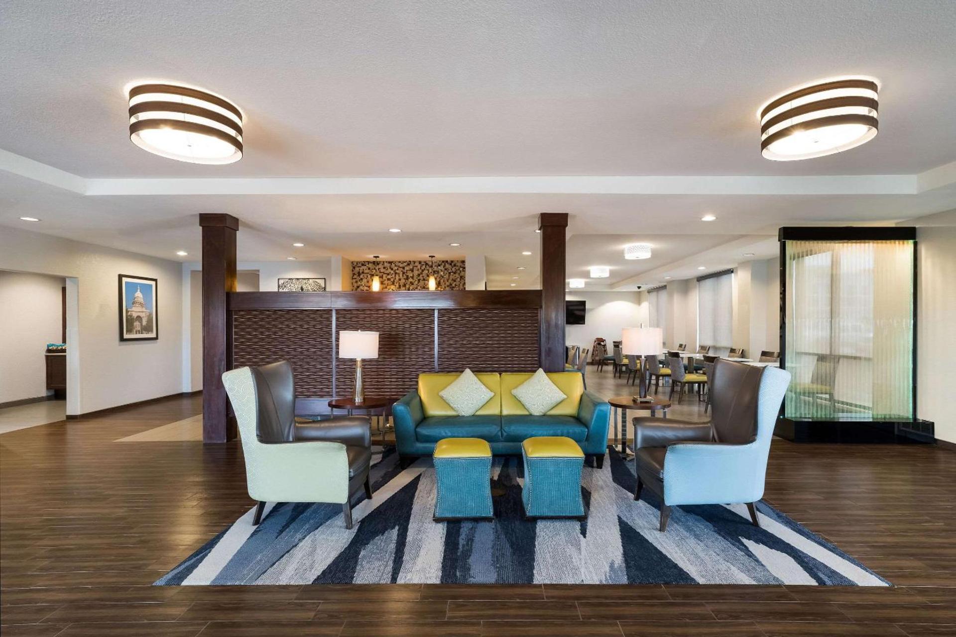 Comfort Inn & Suites Victoria North photo 15