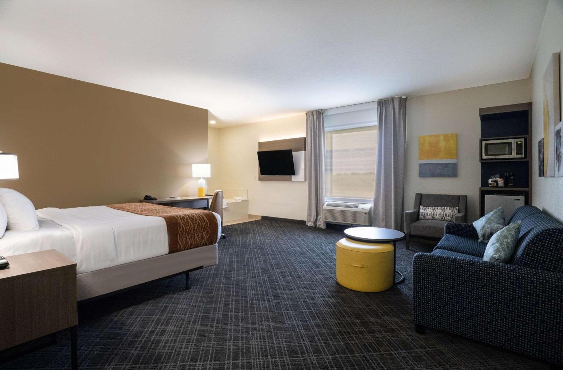 Comfort Inn & Suites Victoria North photo 25