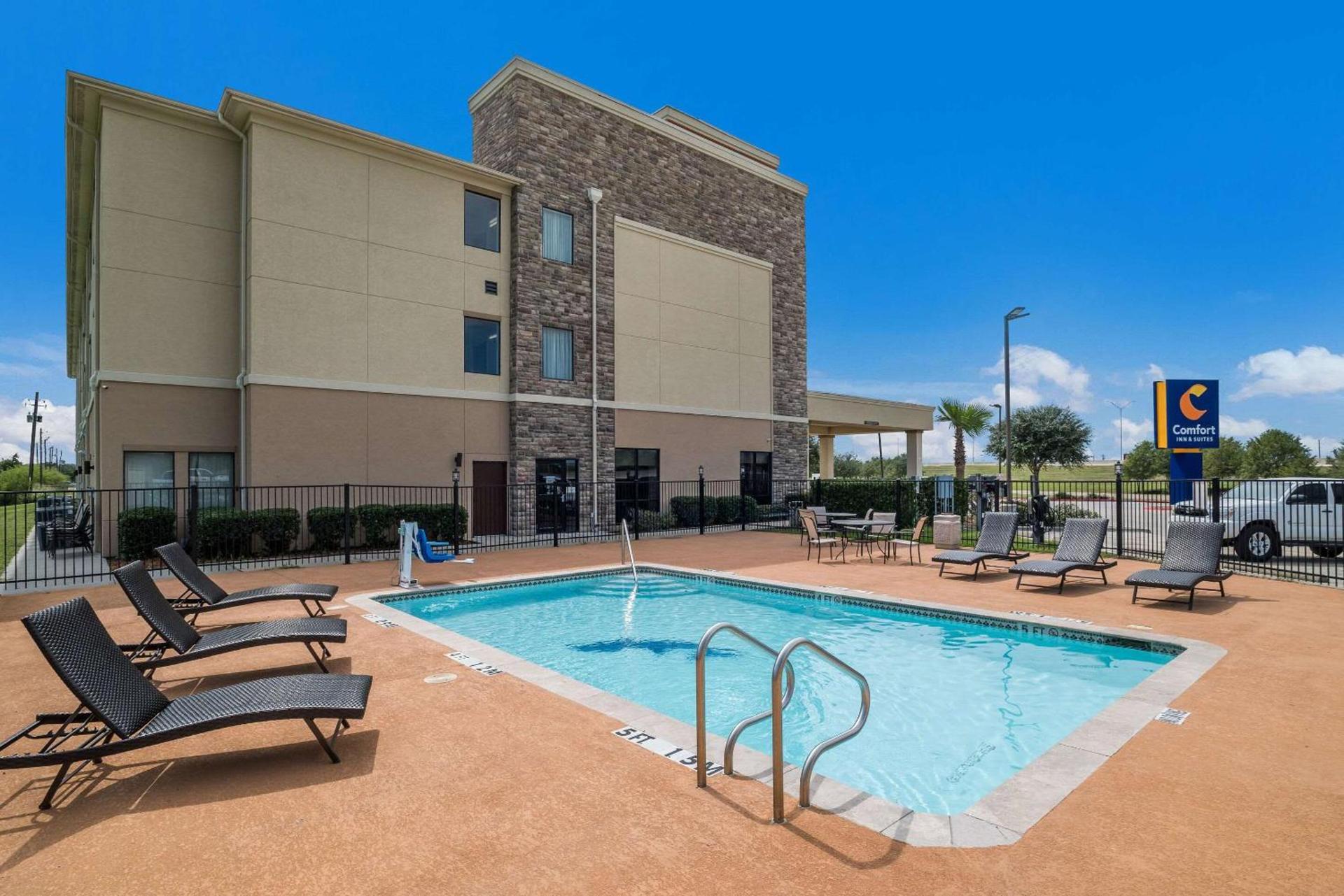 Comfort Inn & Suites Victoria North photo 32