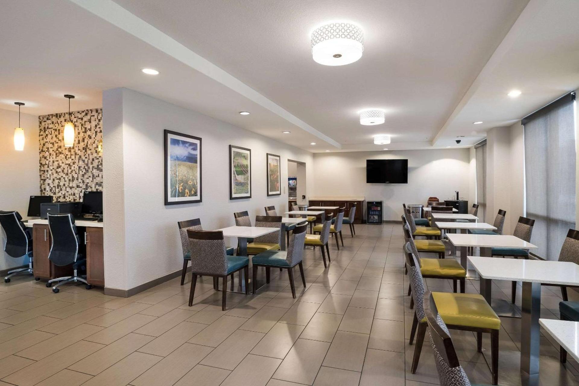 Comfort Inn & Suites Victoria North photo 36