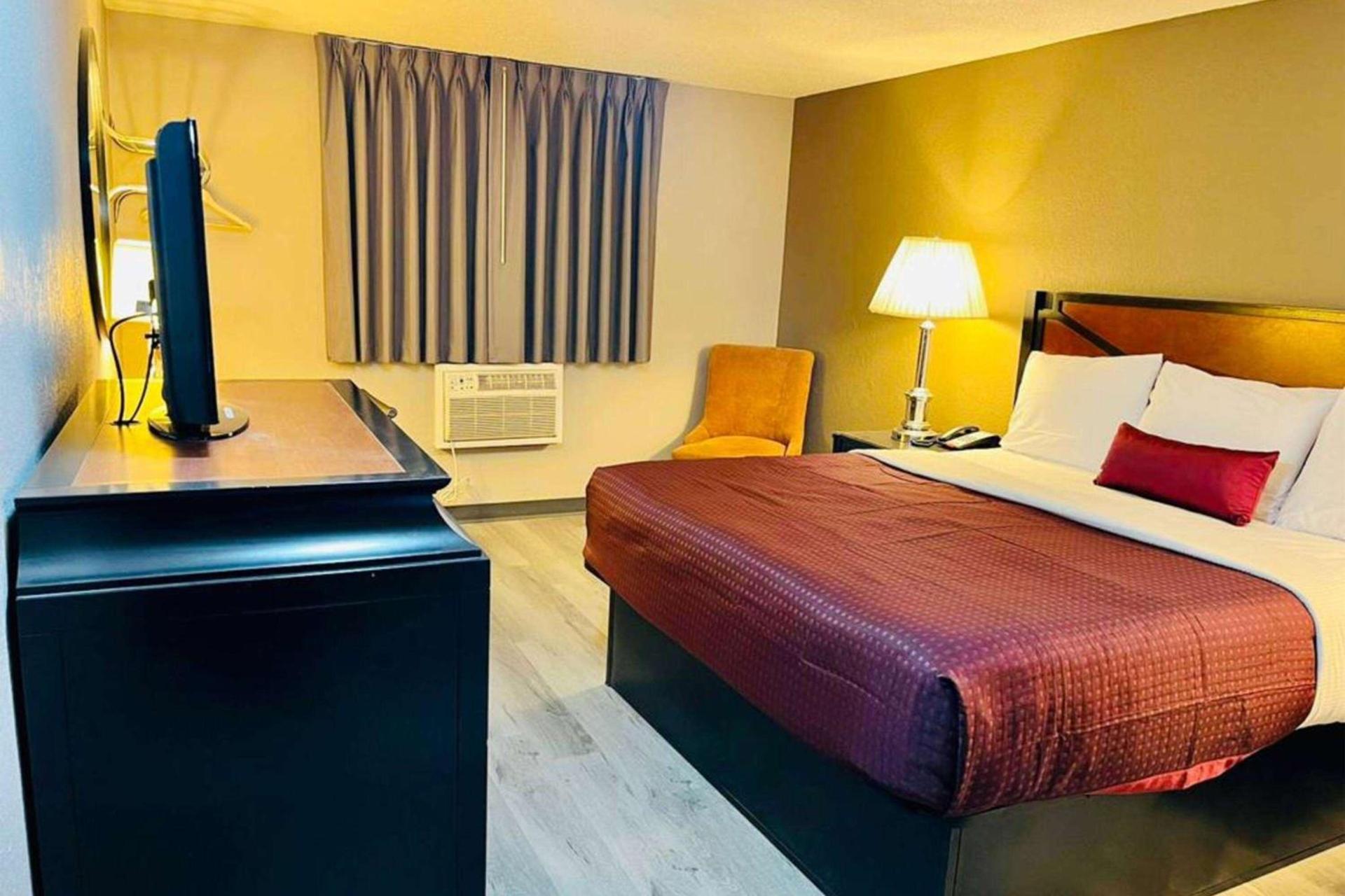 Super 8 by Wyndham Benton Harbor St Joseph photo 3