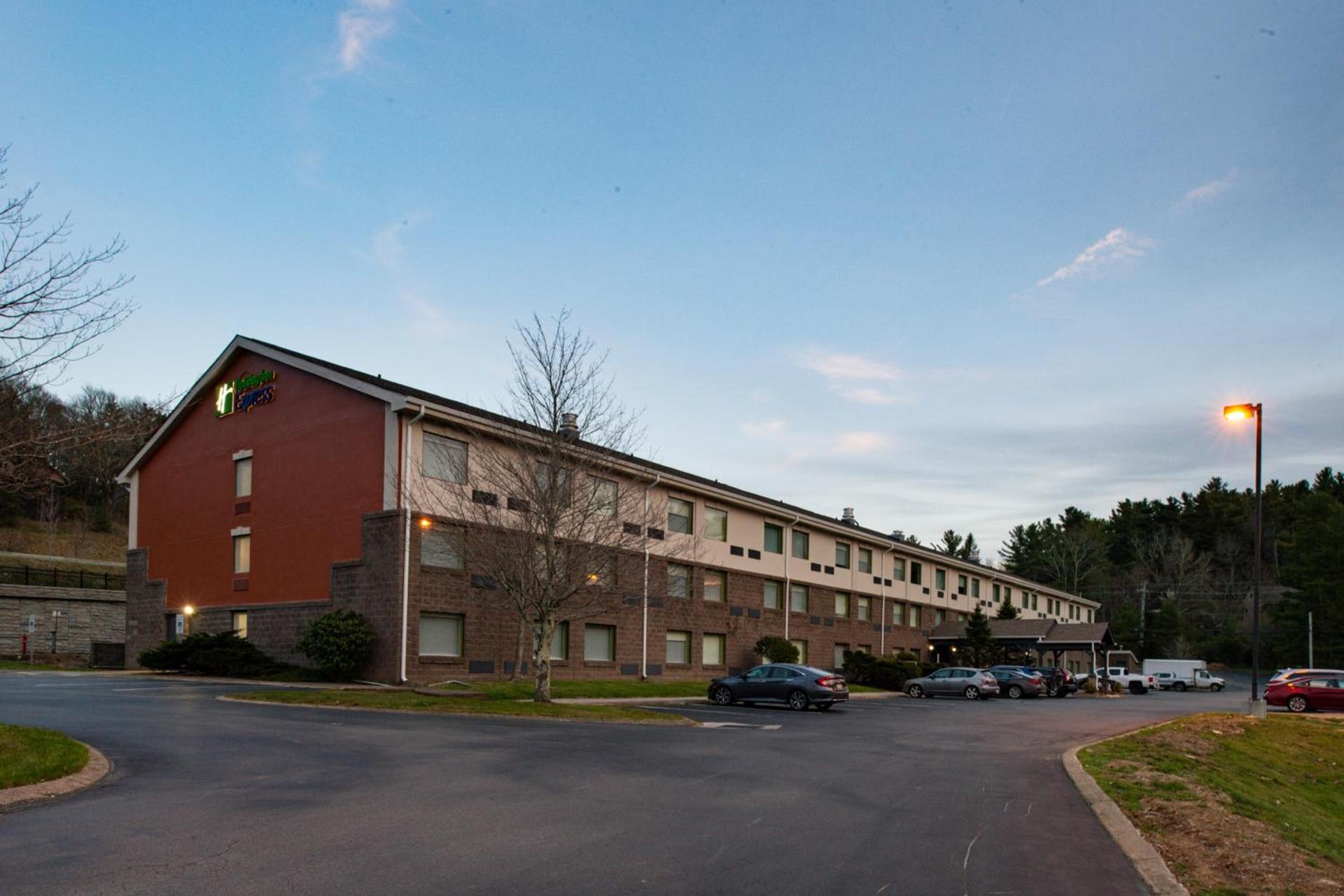 Holiday Inn Express Blowing Rock South, an IHG Hotel photo 74
