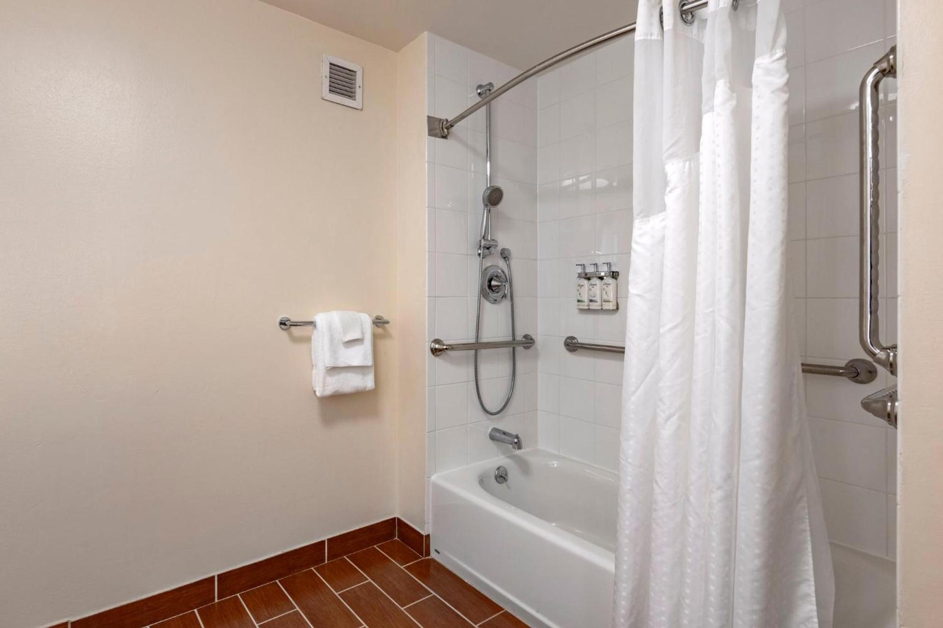 Holiday Inn Bangor by IHG photo 59