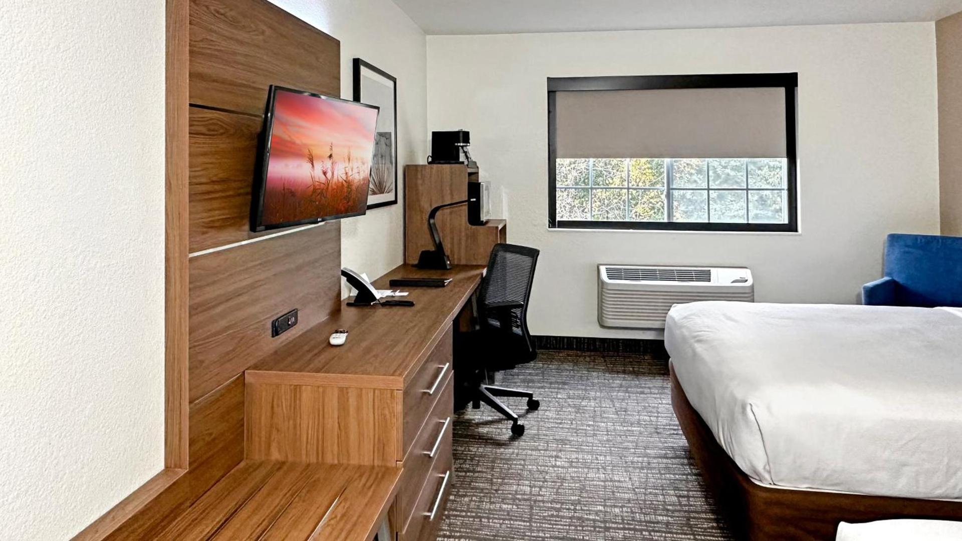 Estherville Hotel & Suites photo 8