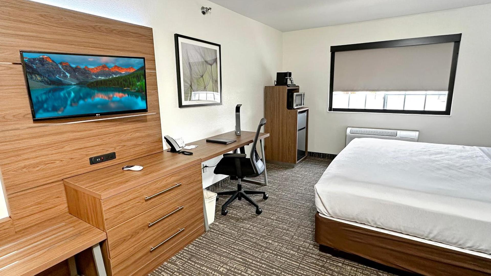 Estherville Hotel & Suites photo 16