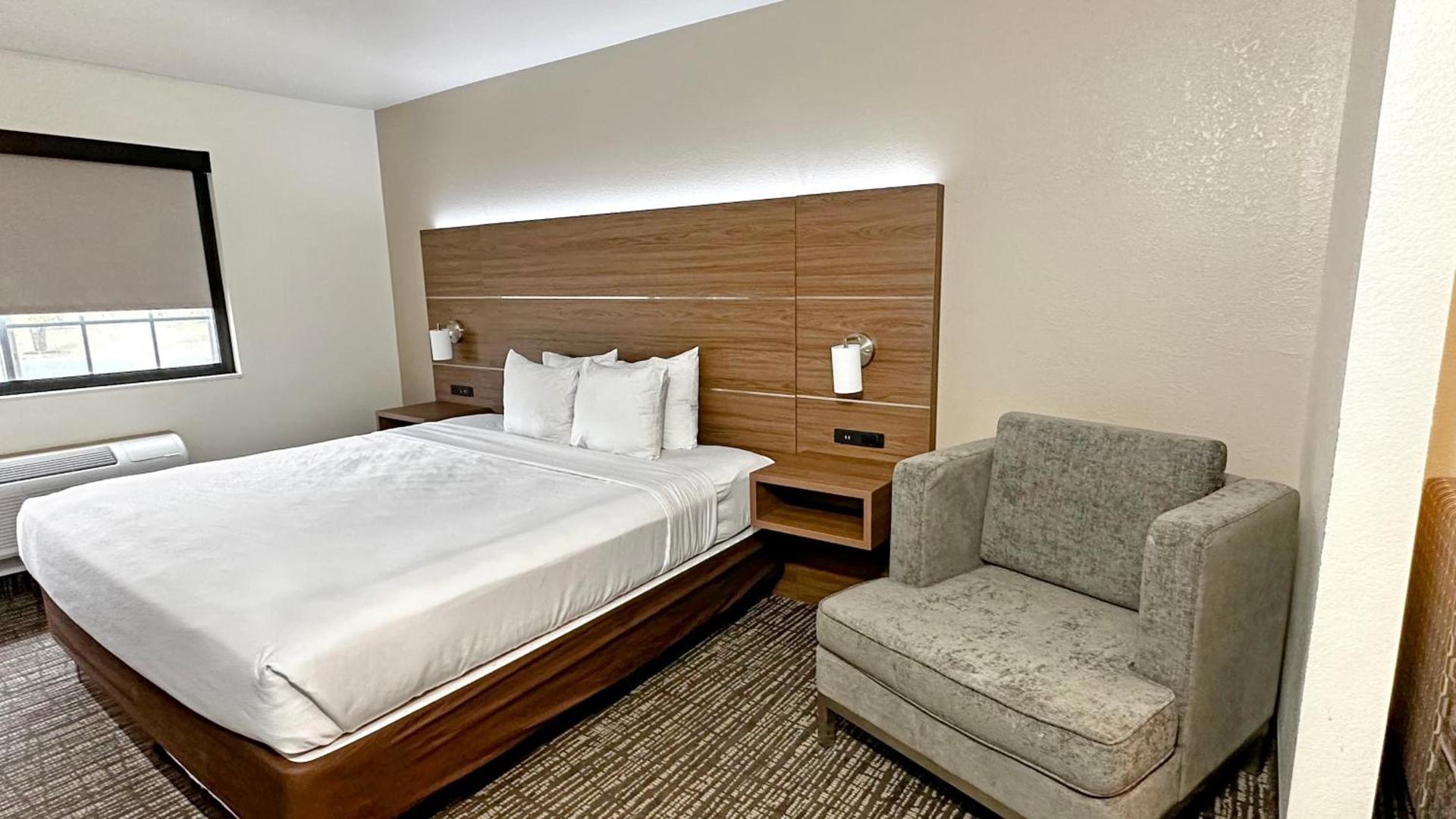 Estherville Hotel & Suites photo 18