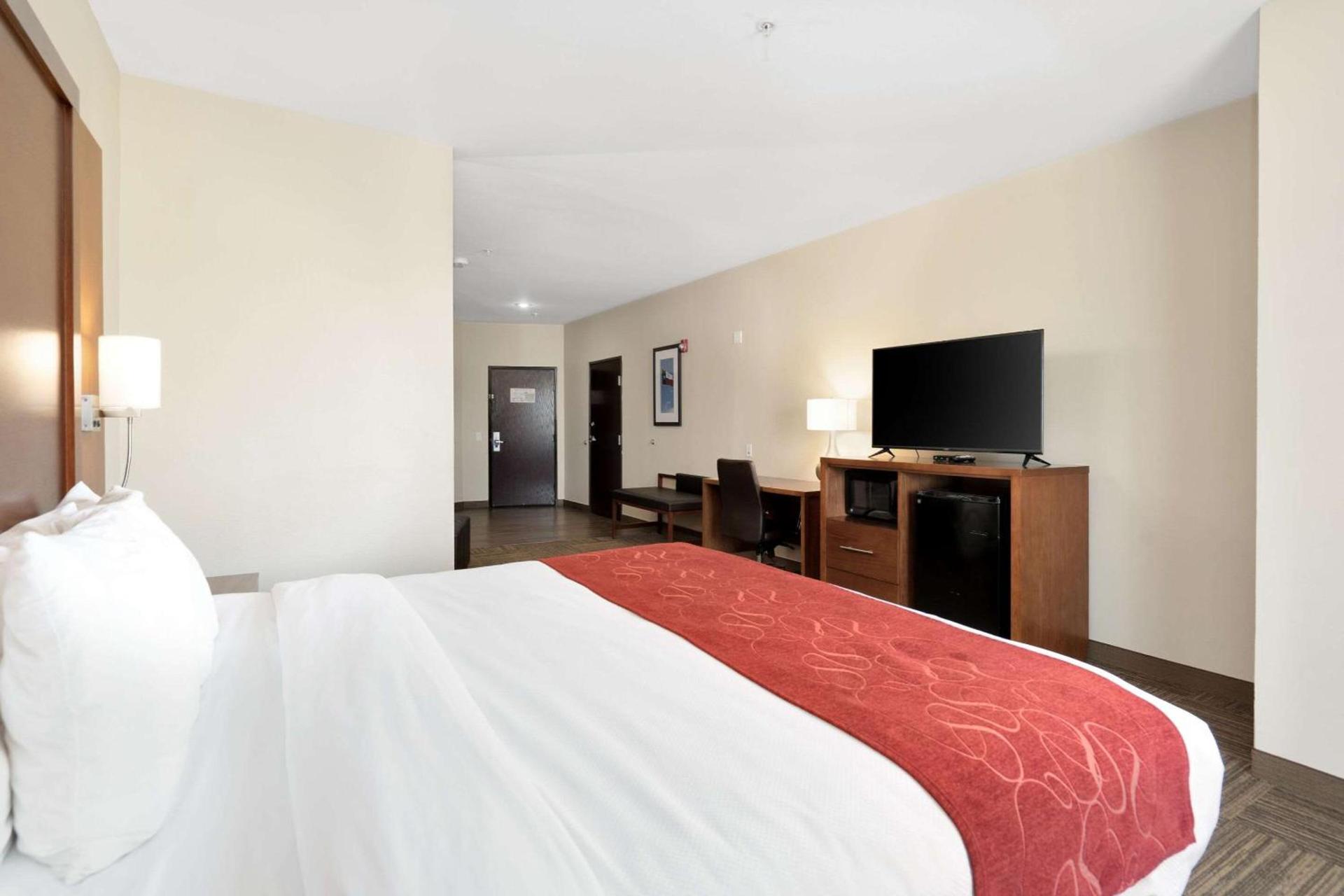 Comfort Suites University photo 15