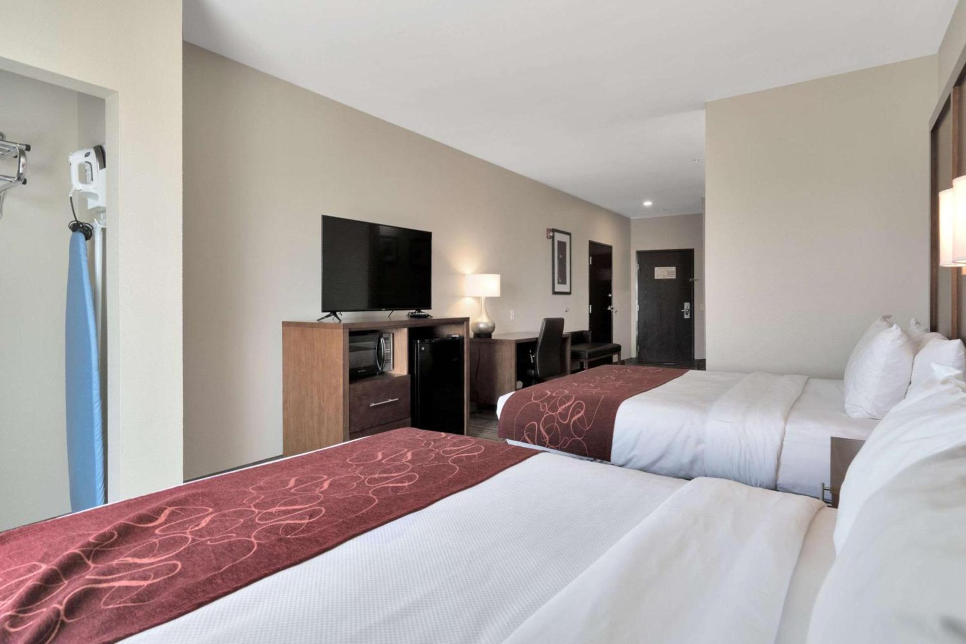 Comfort Suites University photo 25