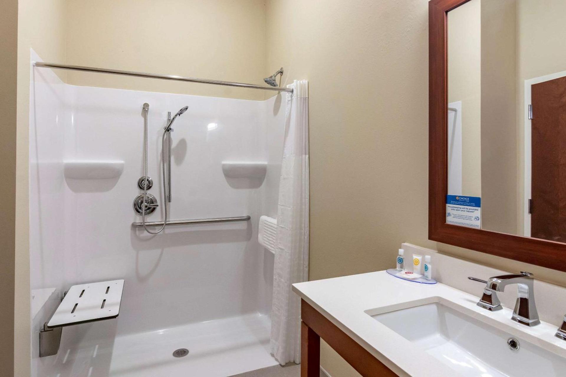 Comfort Inn & Suites Charlottesville Hollymead Town Center photo 12