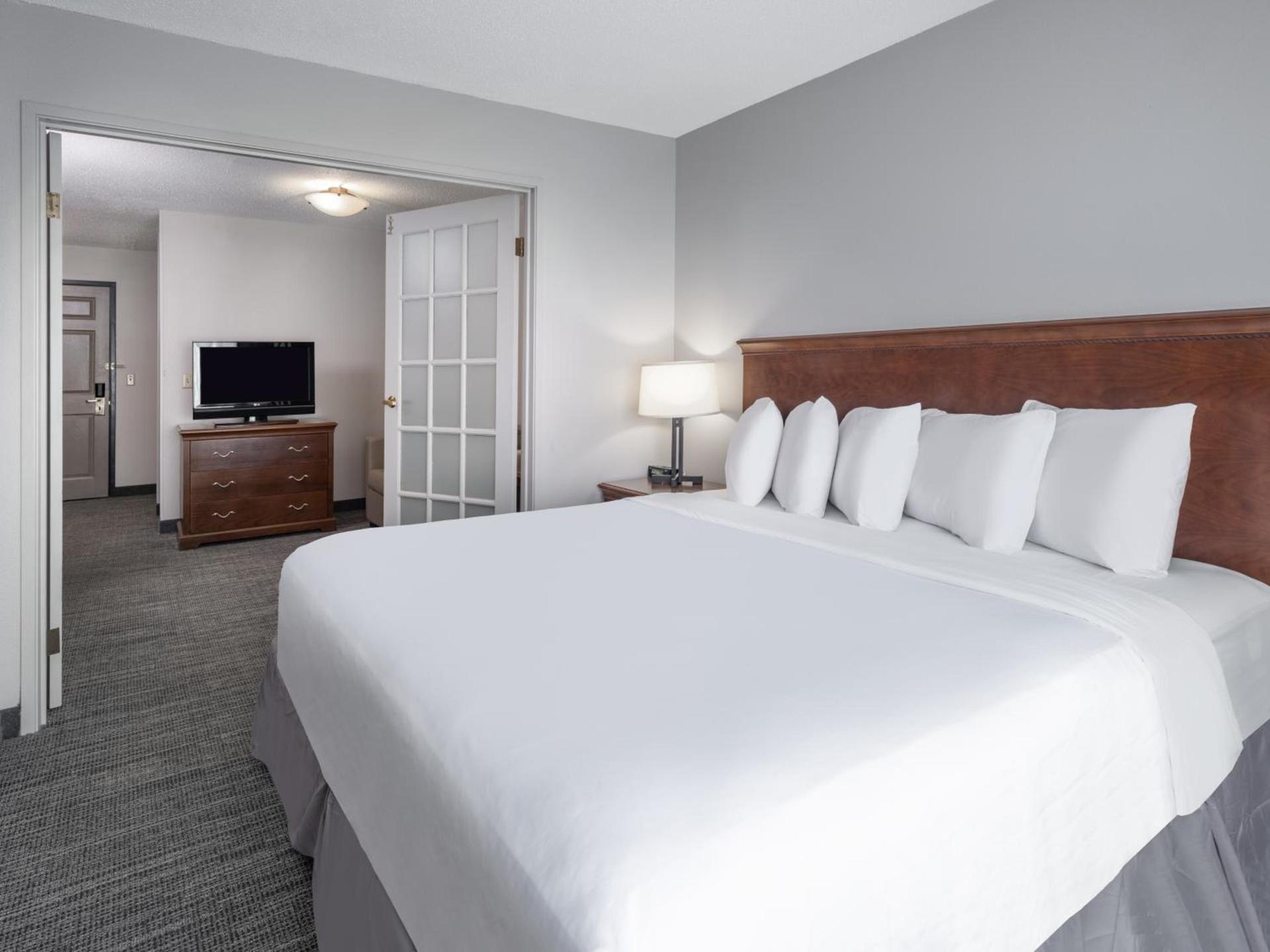 Country Inn & Suites by Radisson, Maumee - Toledo photo 39