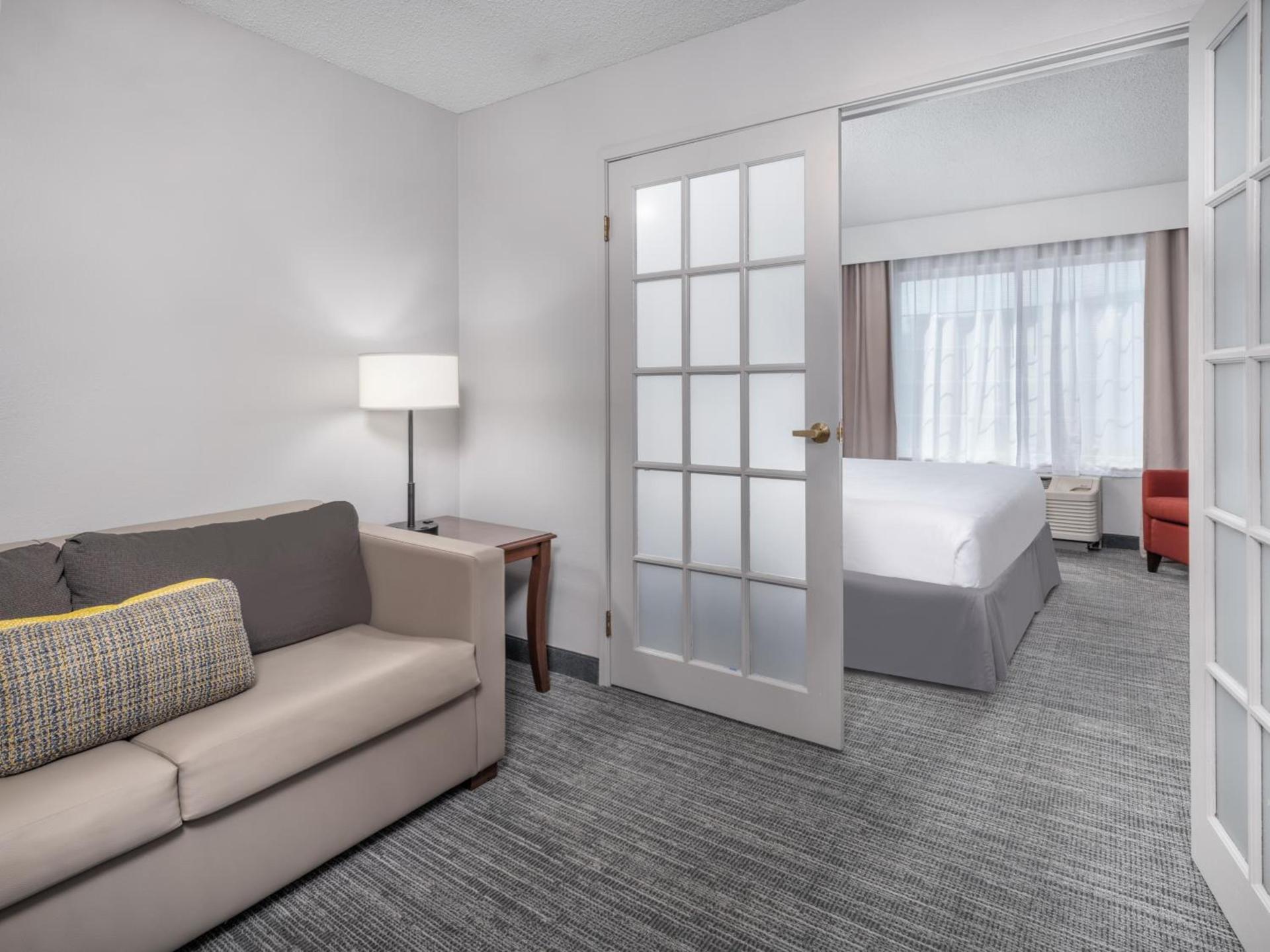 Country Inn & Suites by Radisson, Maumee - Toledo photo 30