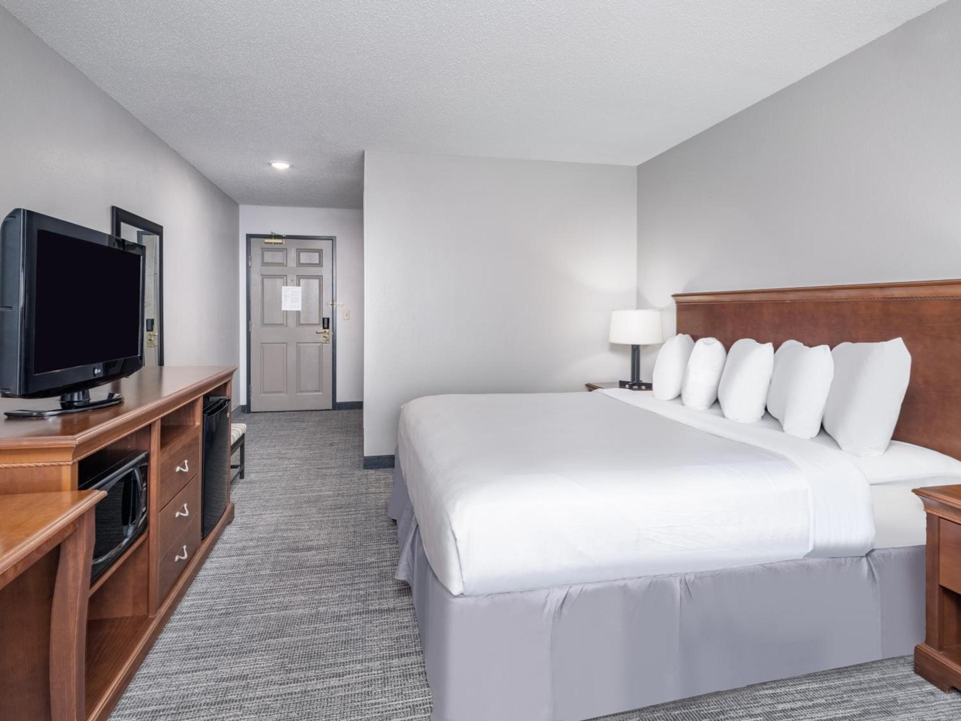 Country Inn & Suites by Radisson, Maumee - Toledo photo 27