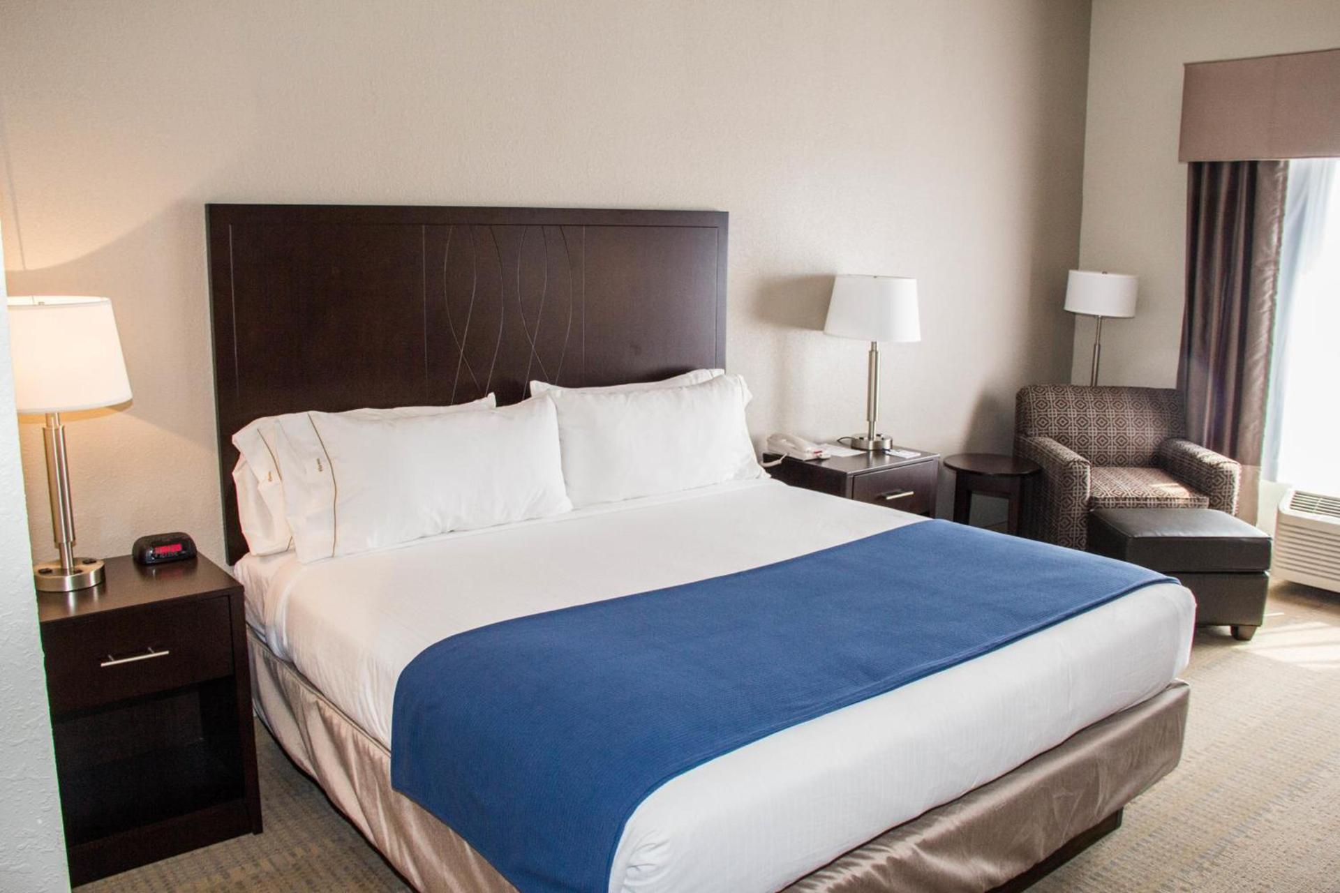 Holiday Inn Express and Suites Sikeston by IHG photo 2